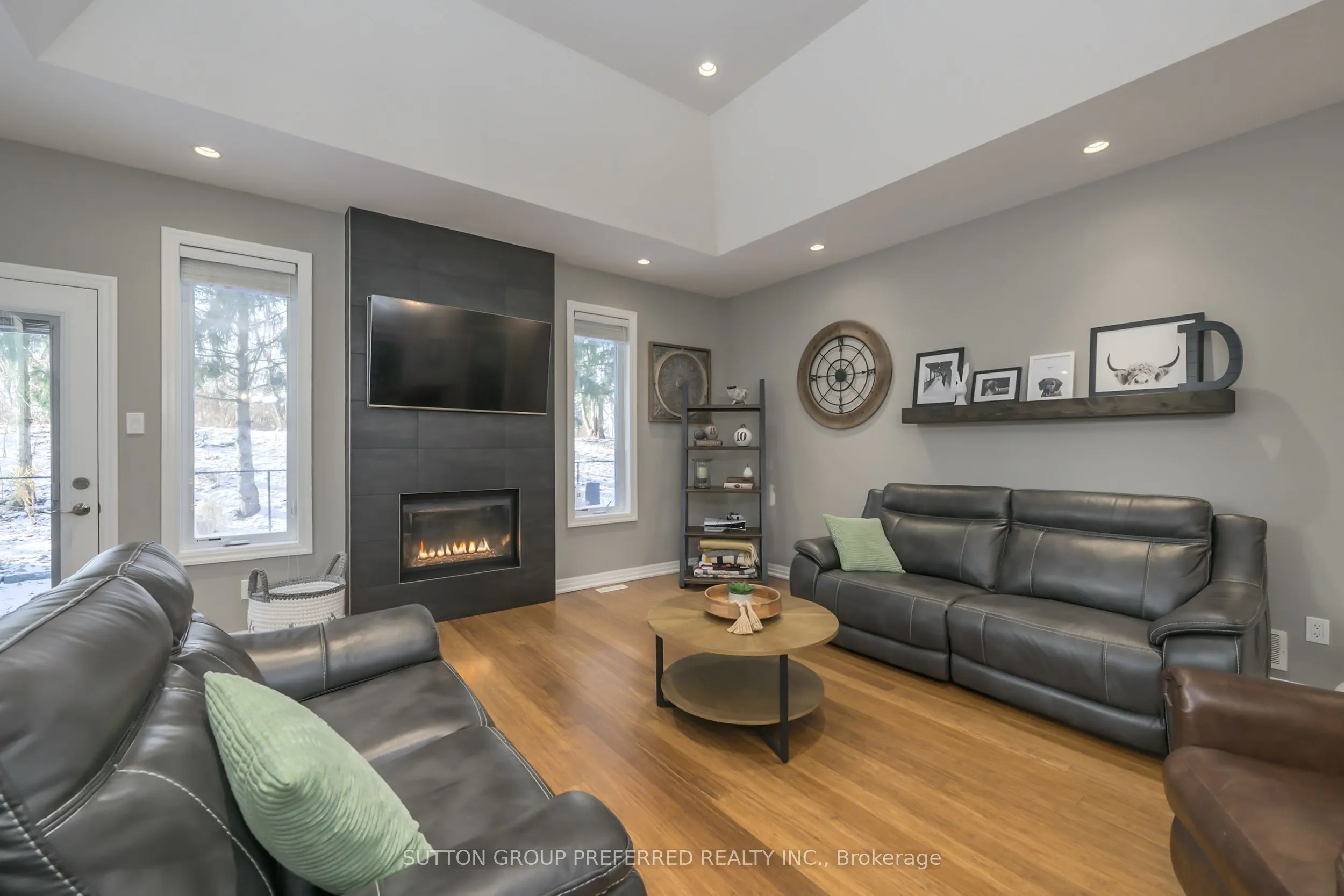 21 Caverhill Crescent
