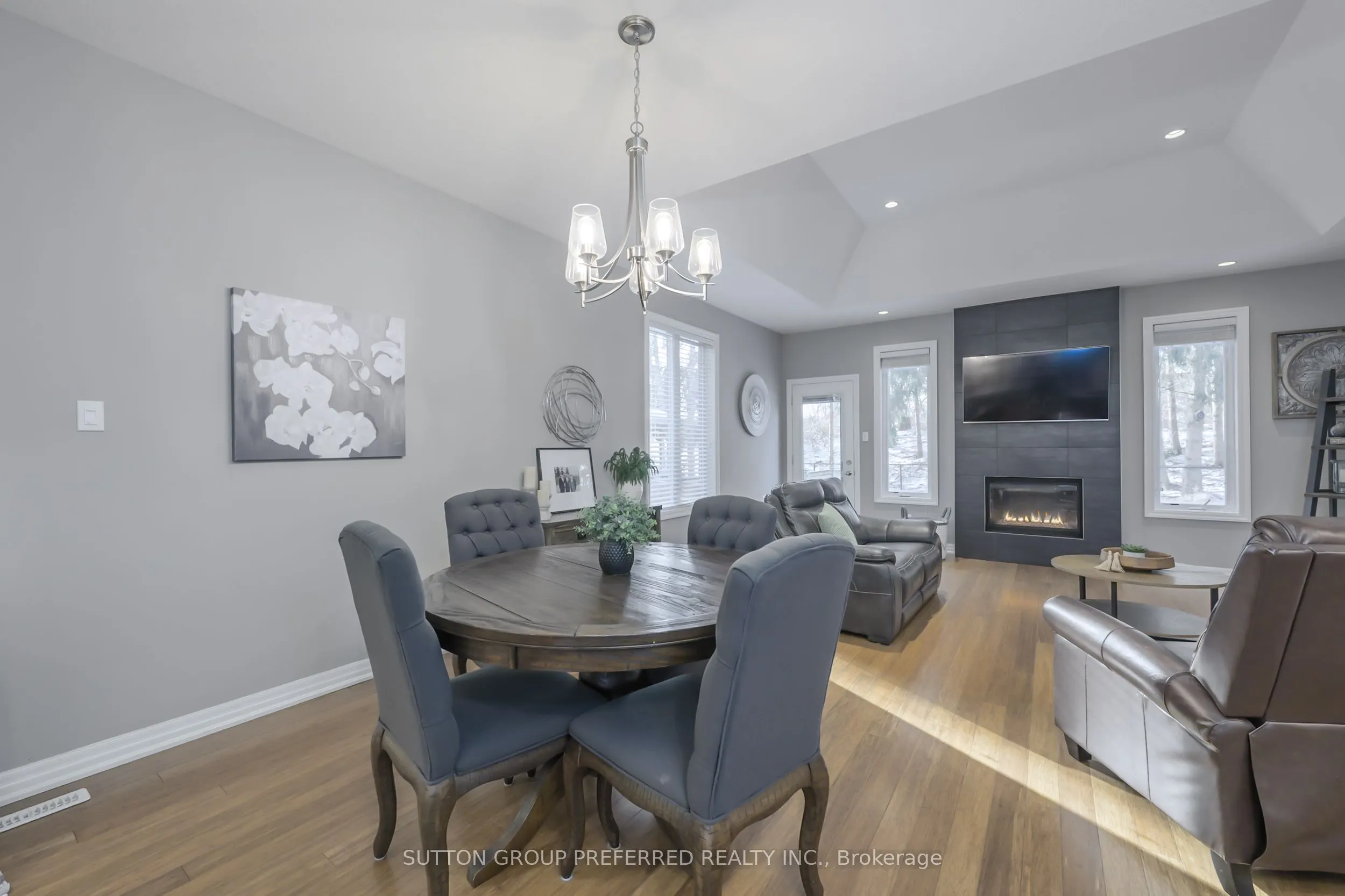 21 Caverhill Crescent