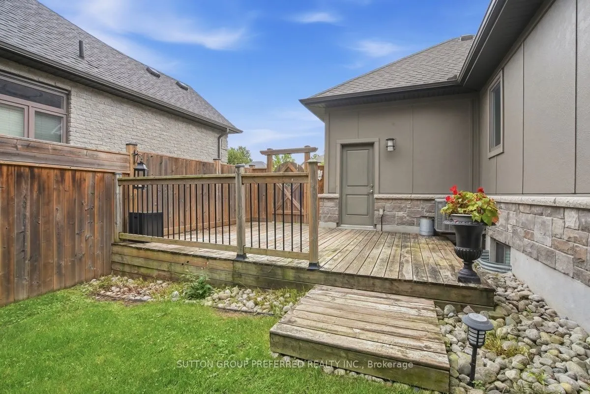 21 Caverhill Crescent