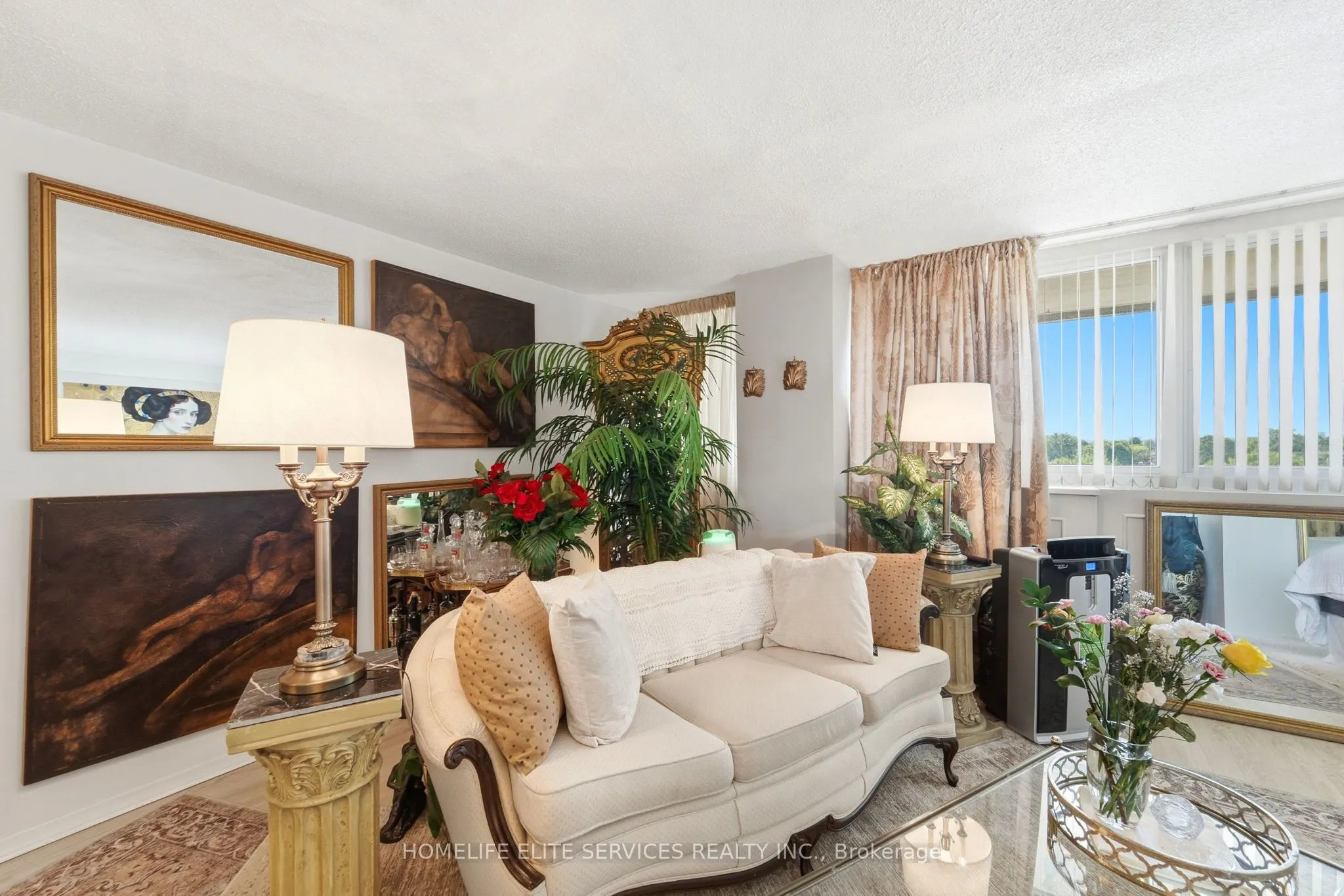 500 Laurier Avenue W #909