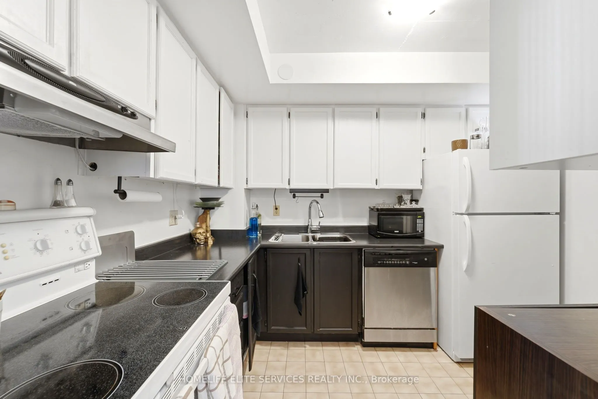 500 Laurier Avenue W #909