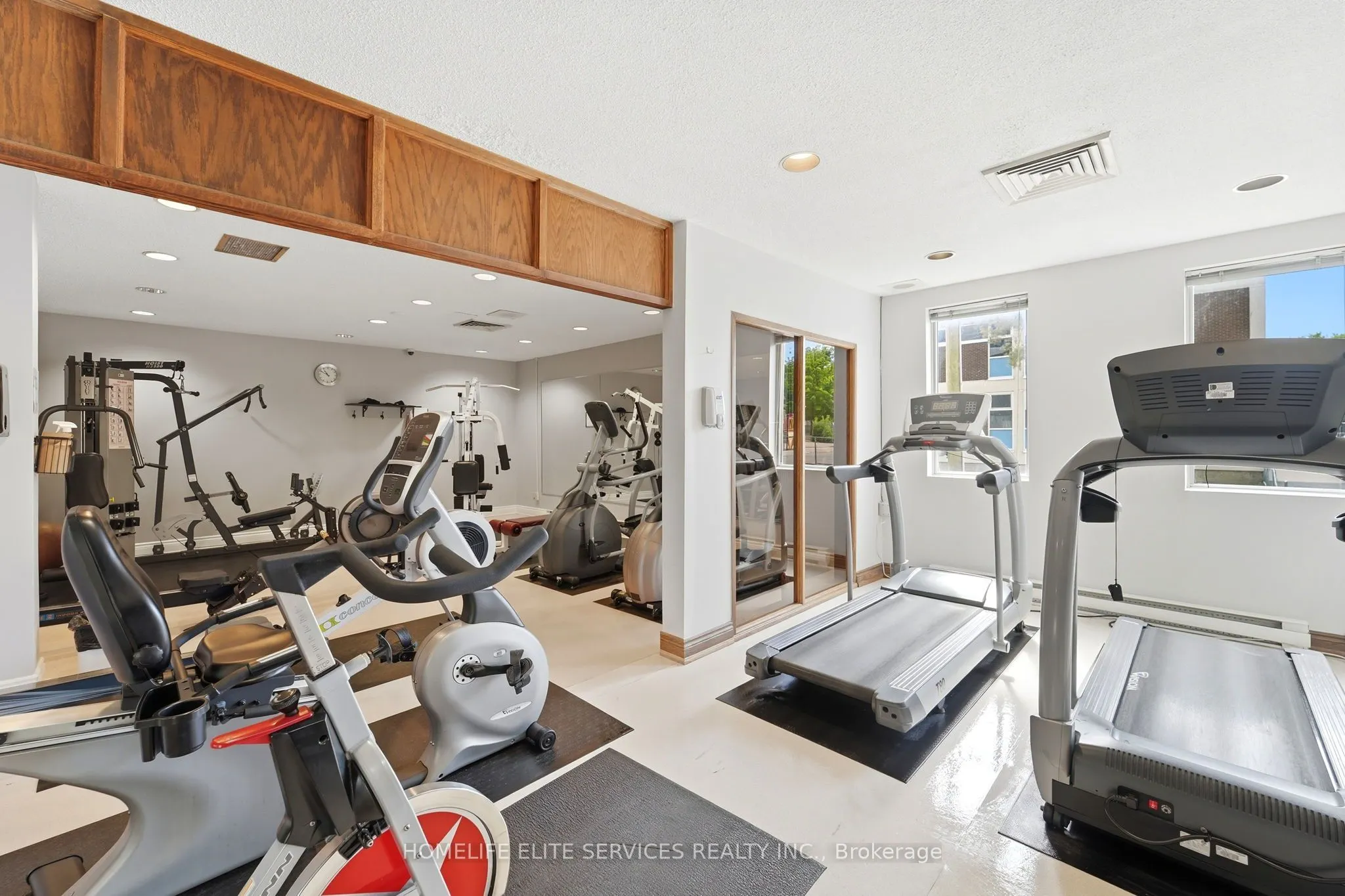 500 Laurier Avenue W #909
