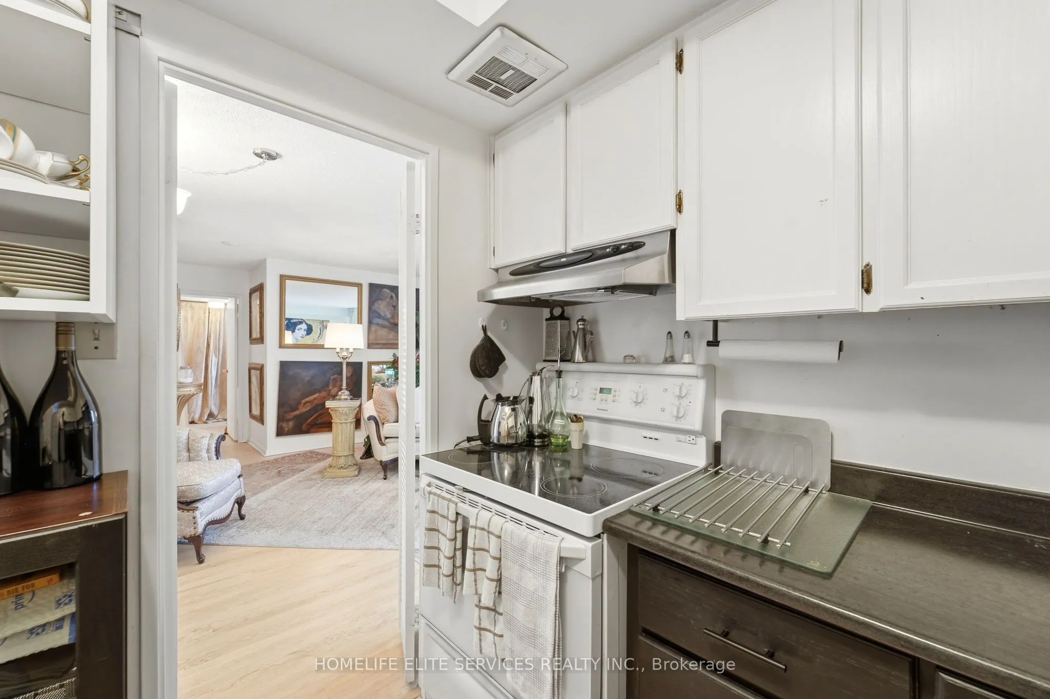 500 Laurier Avenue W #909
