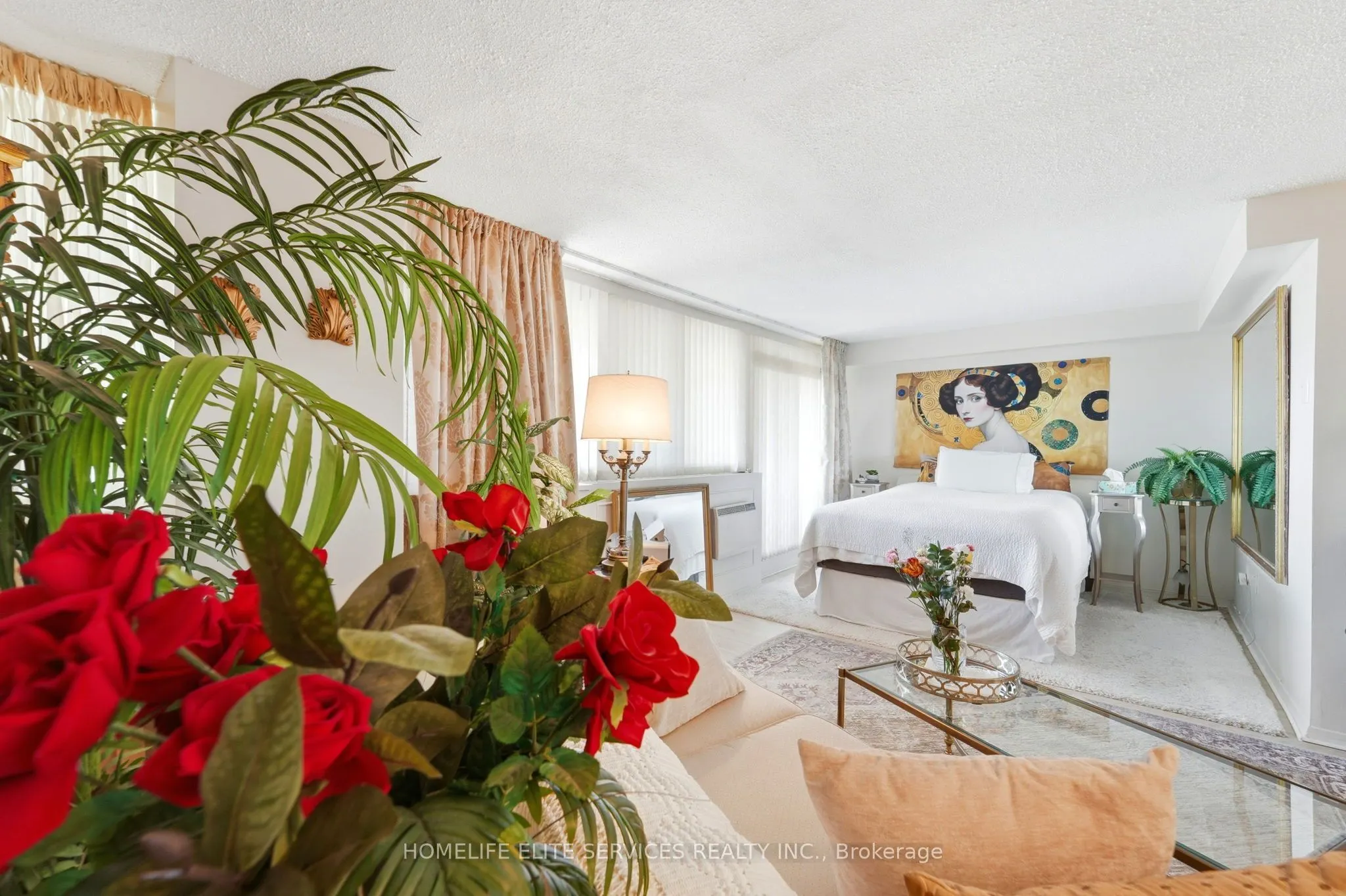 500 Laurier Avenue W #909