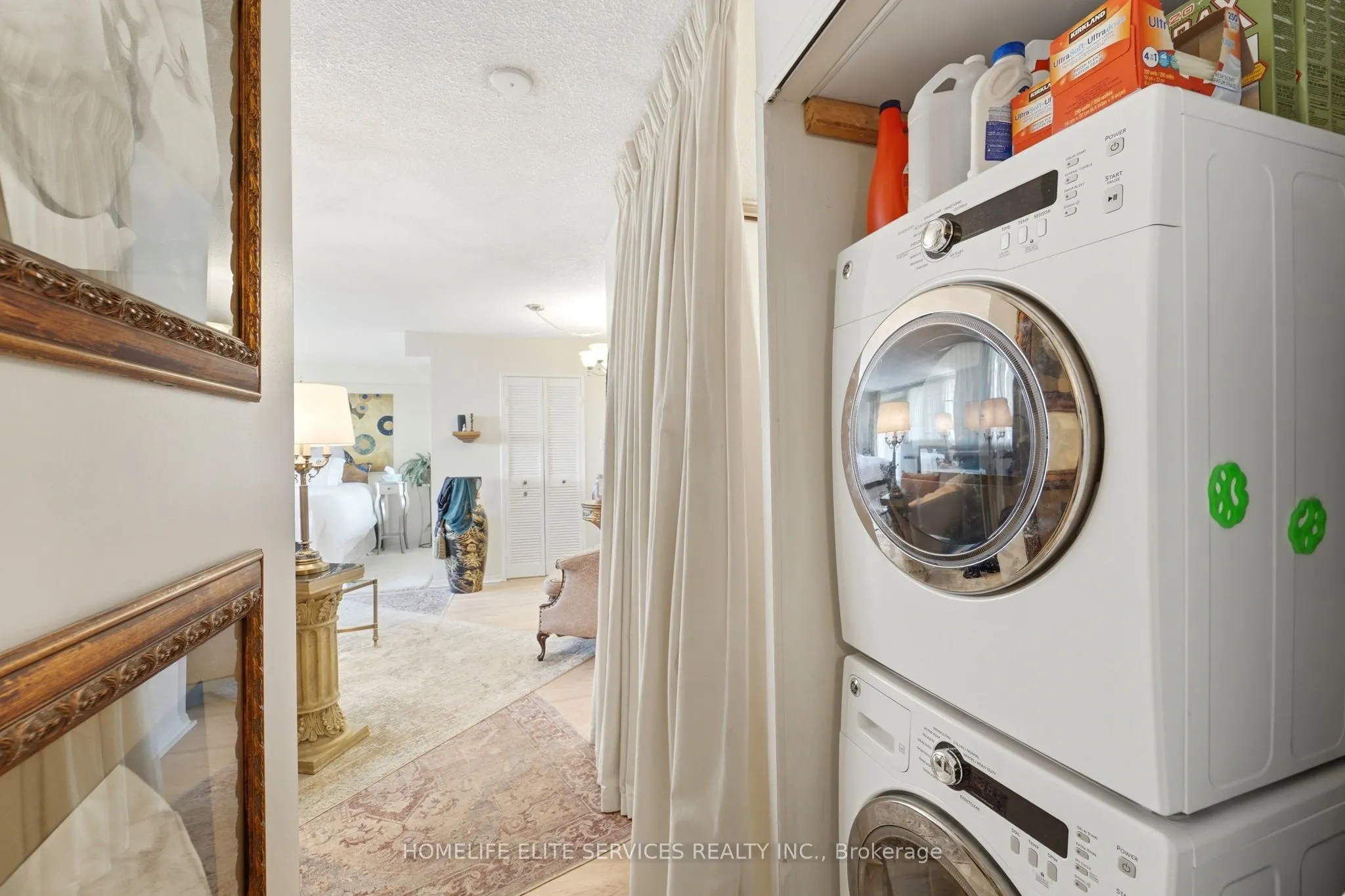 500 Laurier Avenue W #909