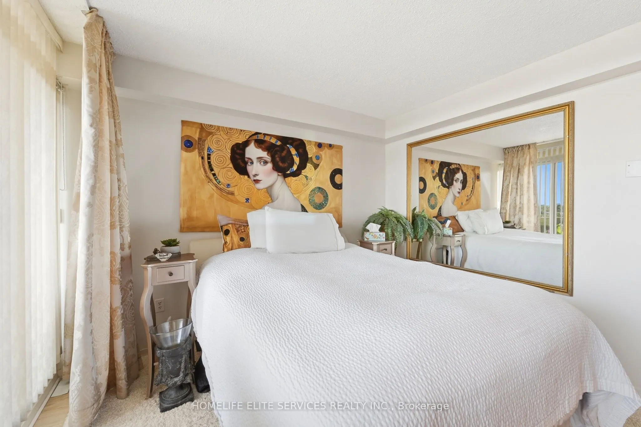 500 Laurier Avenue W #909