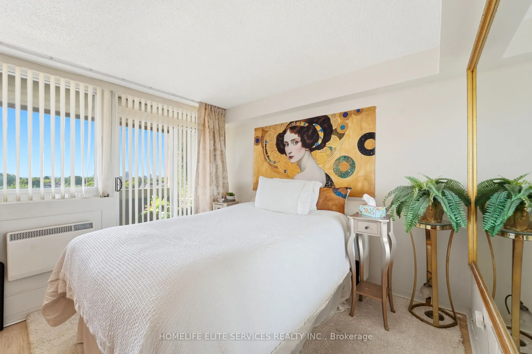 500 Laurier Avenue W #909