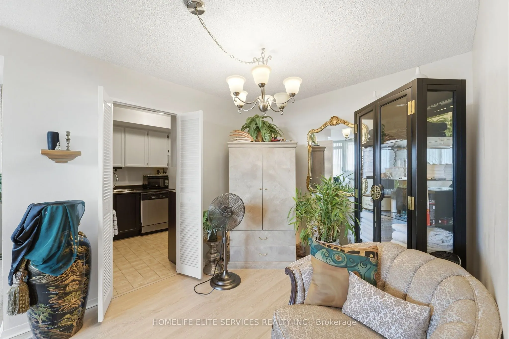 500 Laurier Avenue W #909