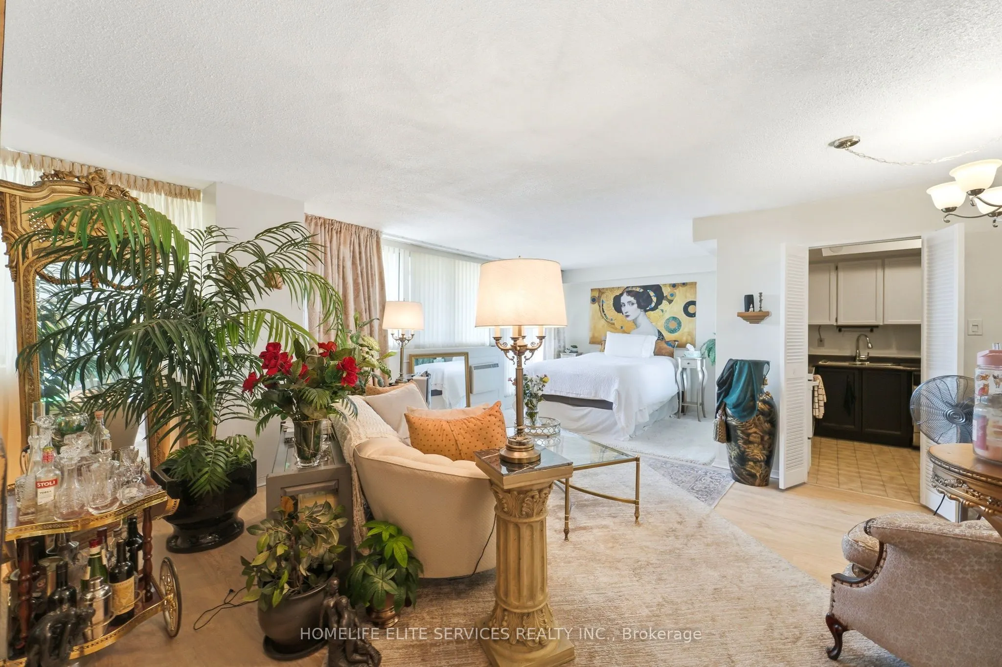 500 Laurier Avenue W #909