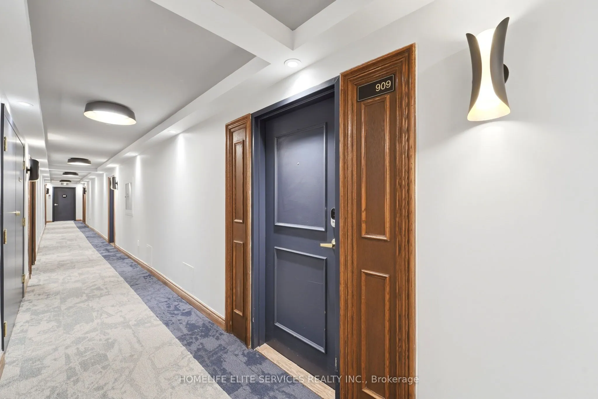 500 Laurier Avenue W #909