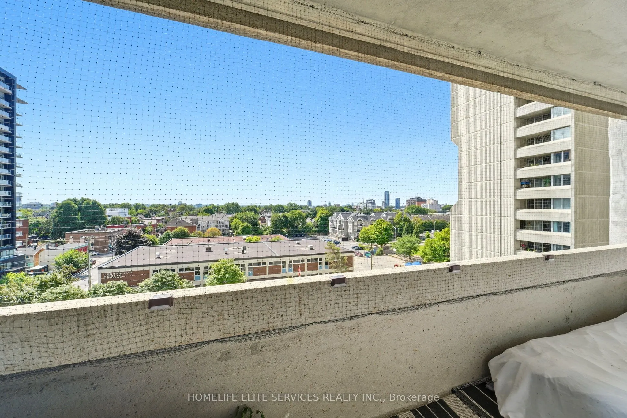 500 Laurier Avenue W #909