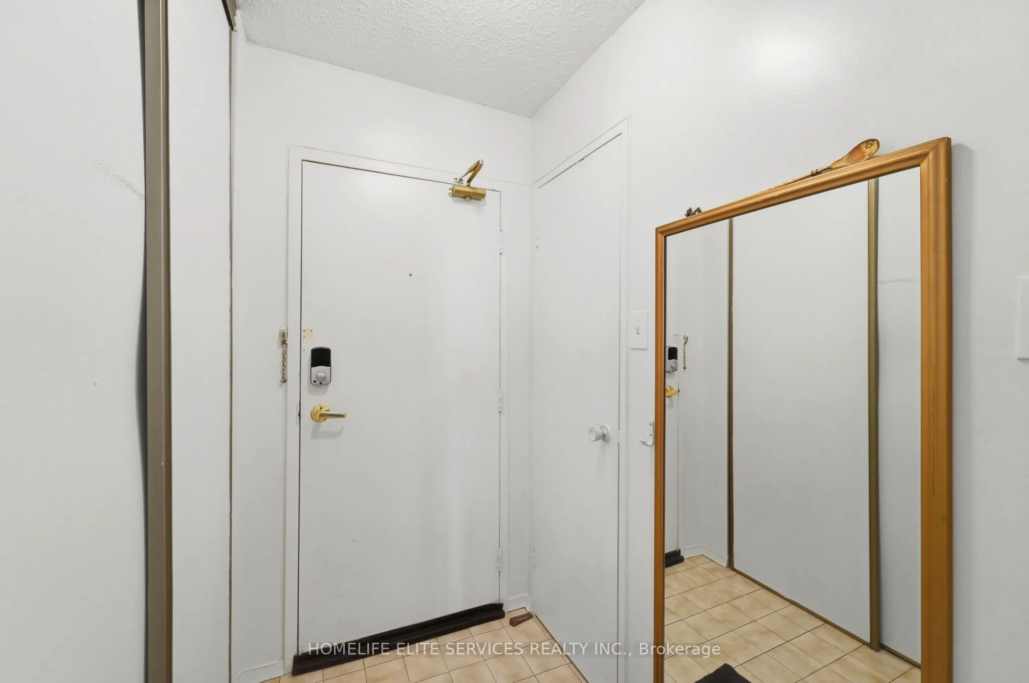 500 Laurier Avenue W #909