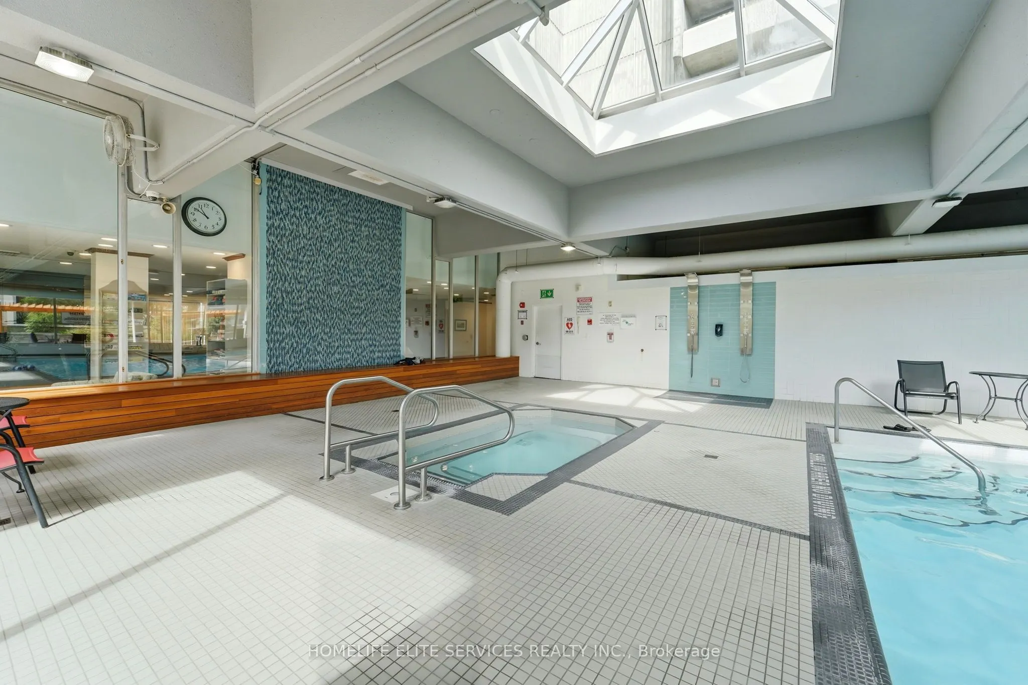 500 Laurier Avenue W #909