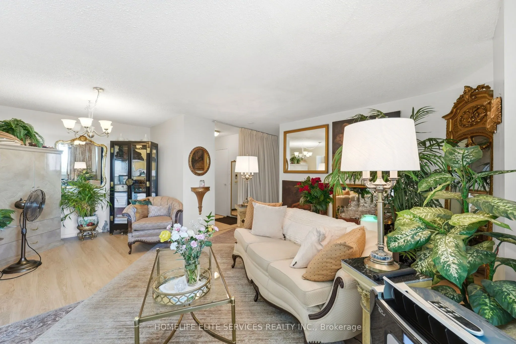 500 Laurier Avenue W #909