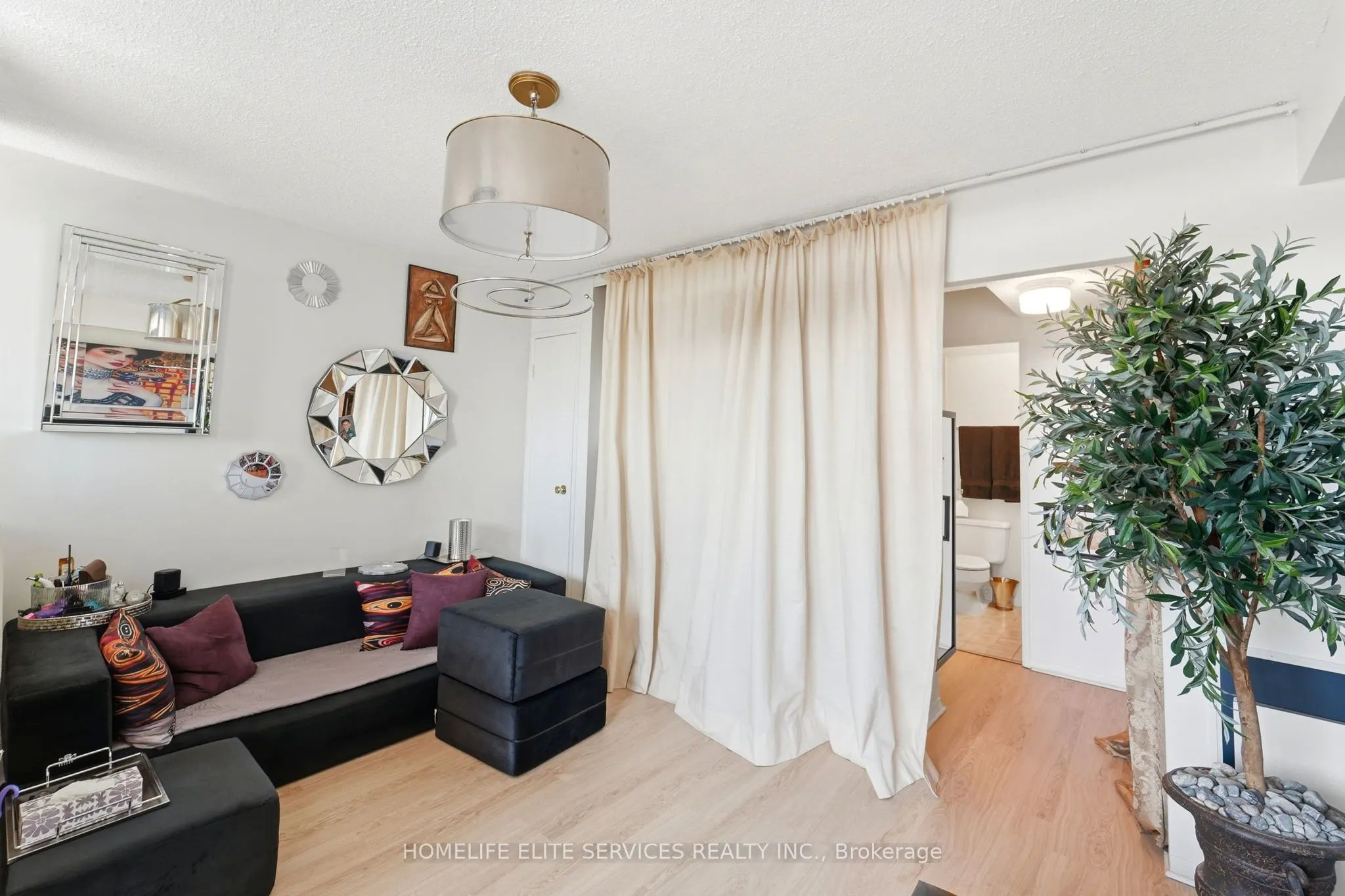 500 Laurier Avenue W #909