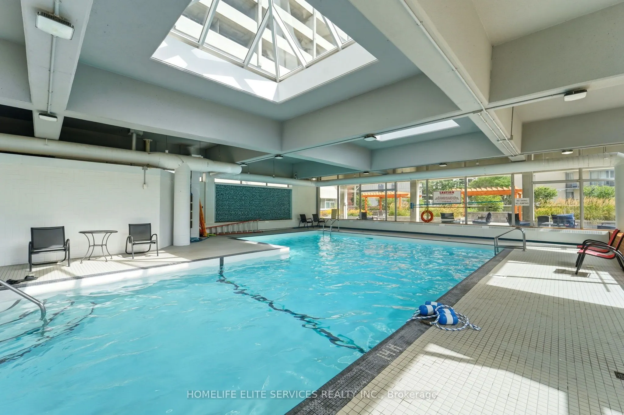 500 Laurier Avenue W #909