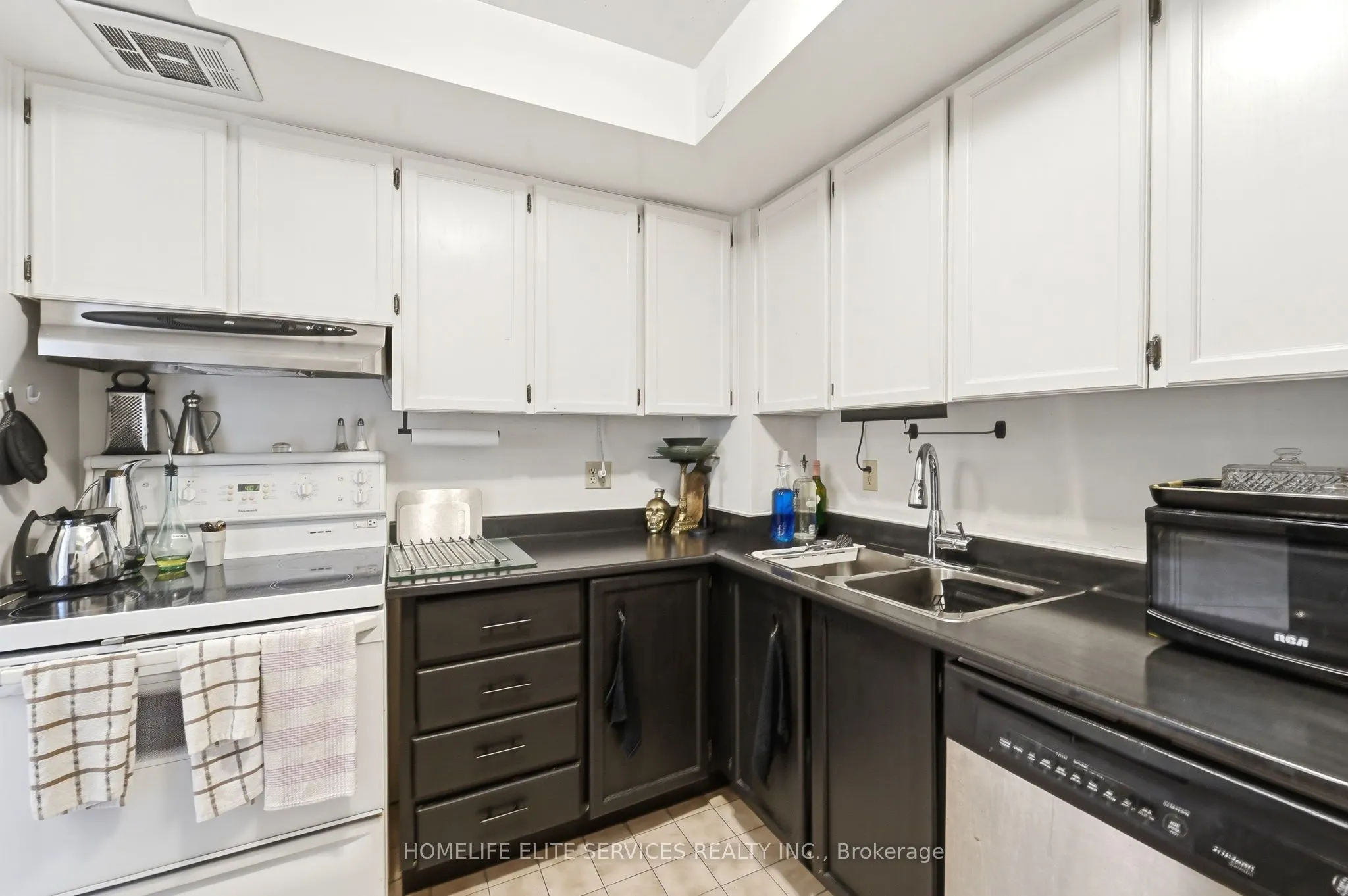 500 Laurier Avenue W #909