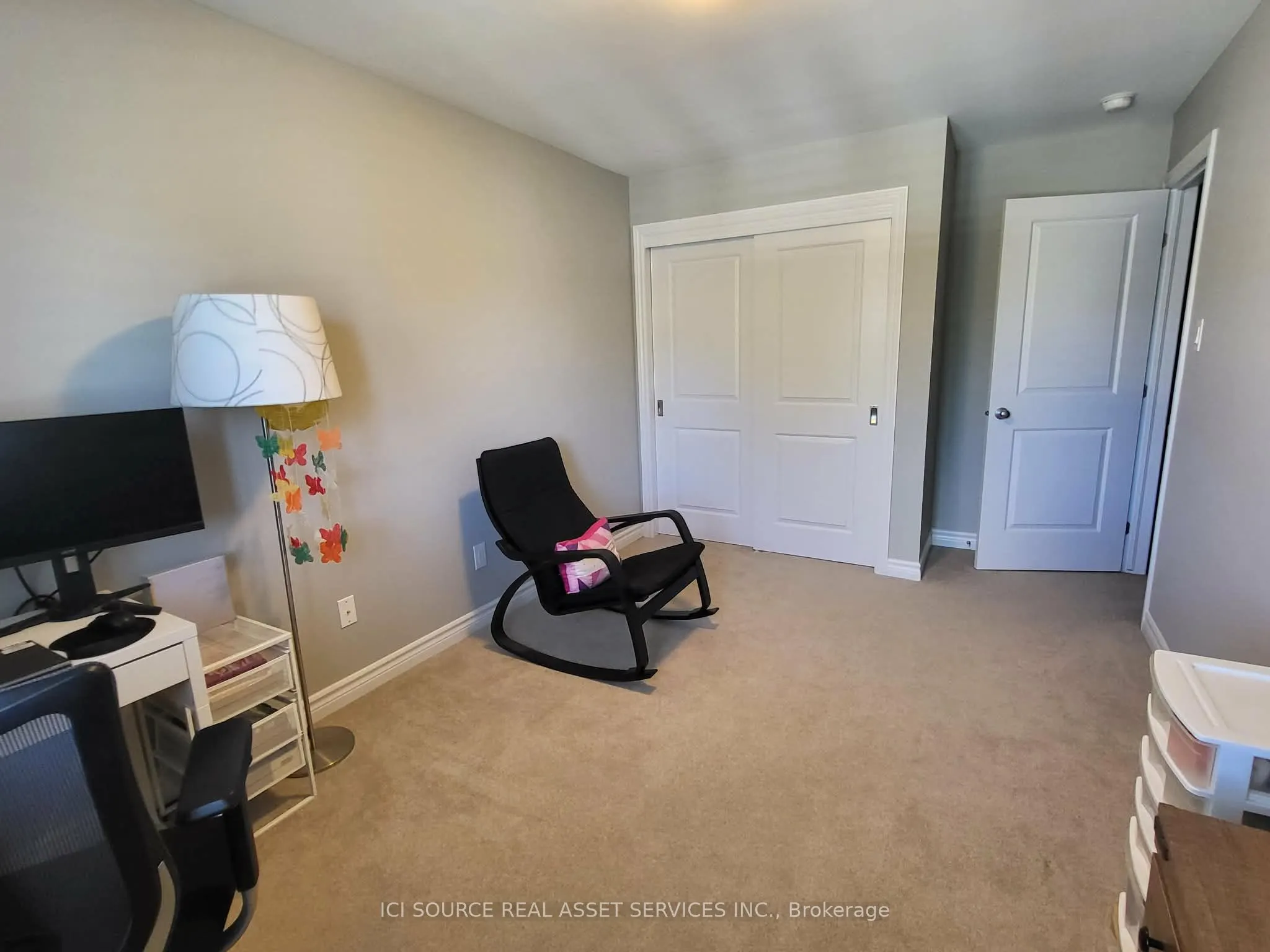 308 Fergus Crescent