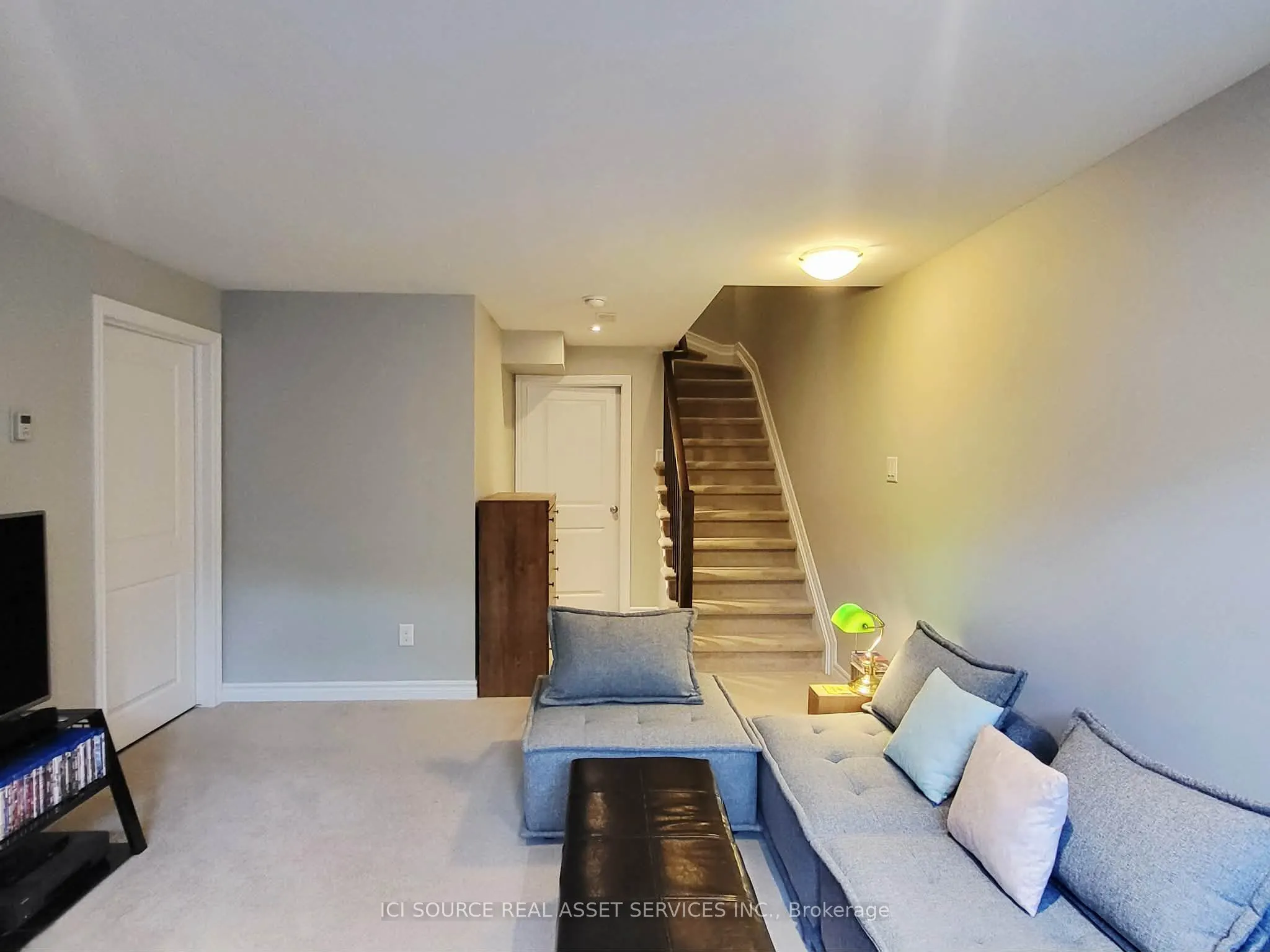 308 Fergus Crescent