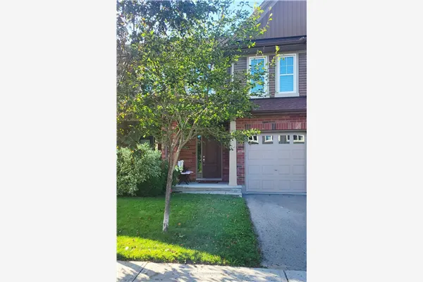 308 Fergus Crescent