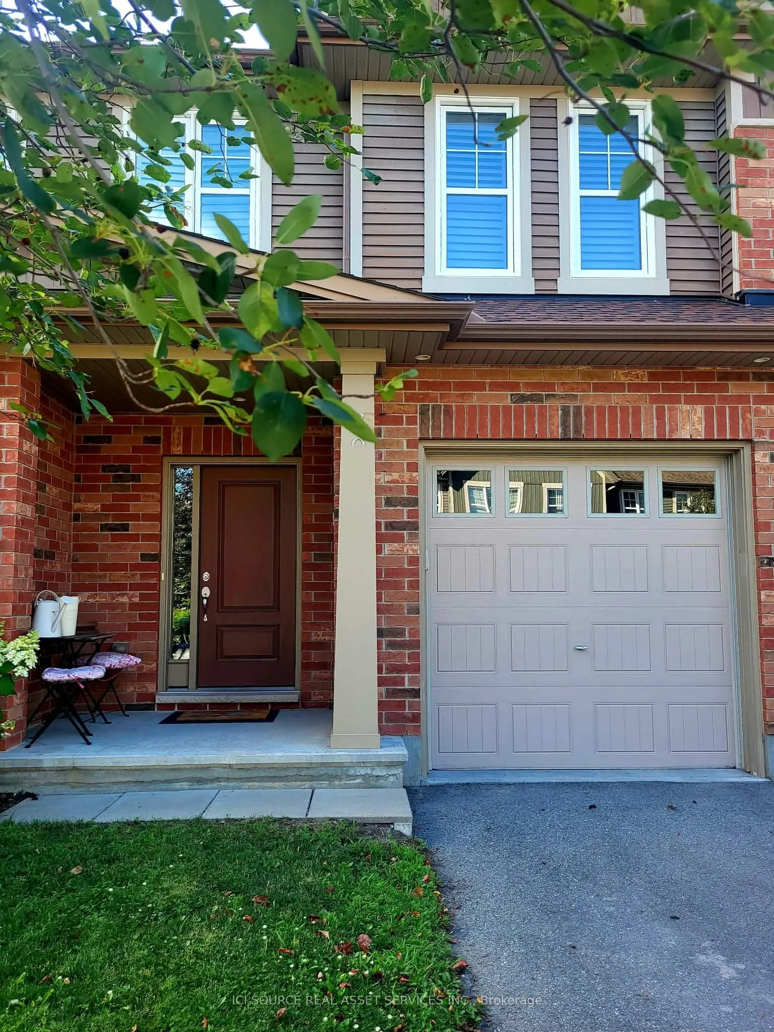 308 Fergus Crescent