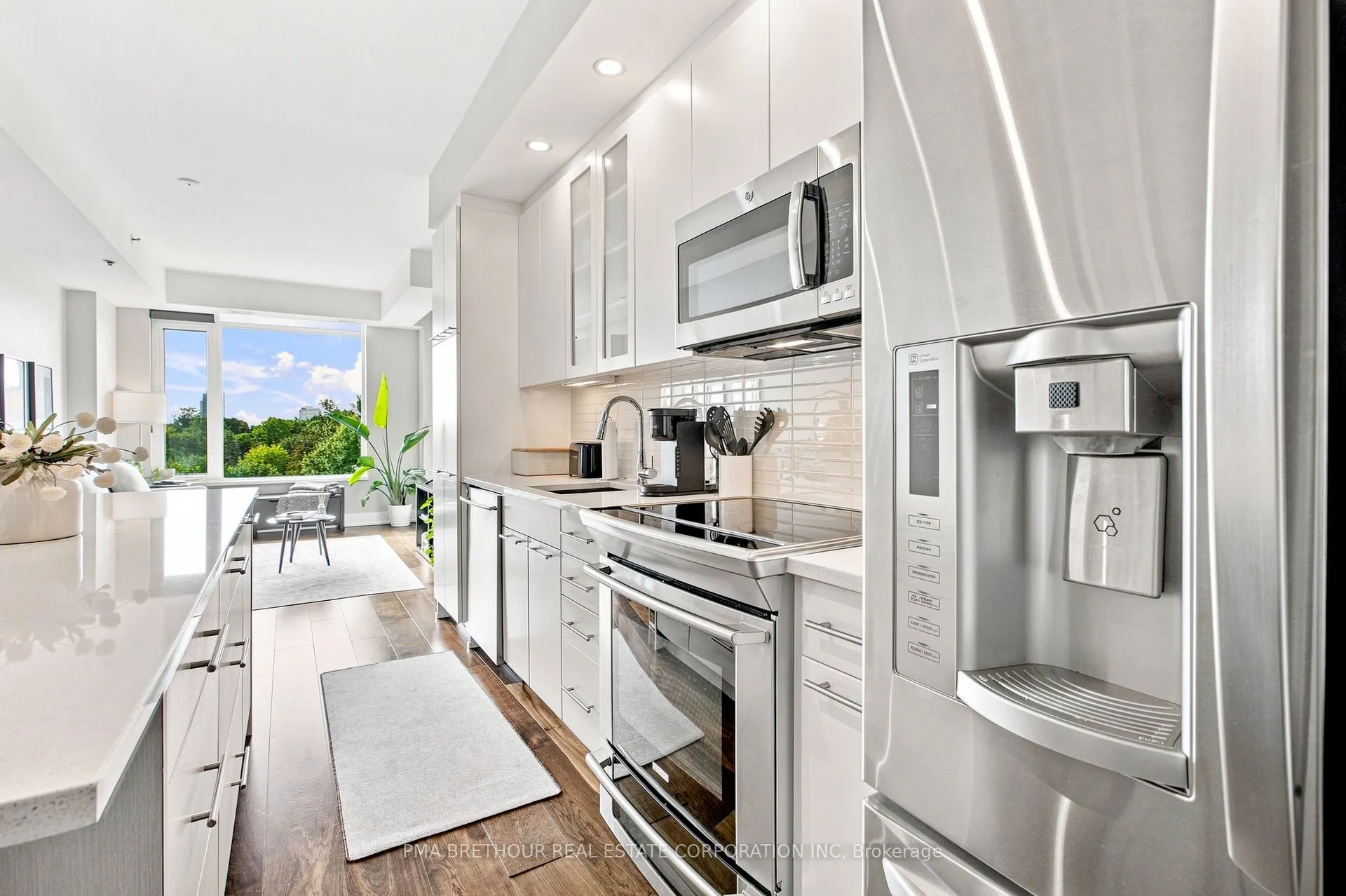 88 Richmond Road #606