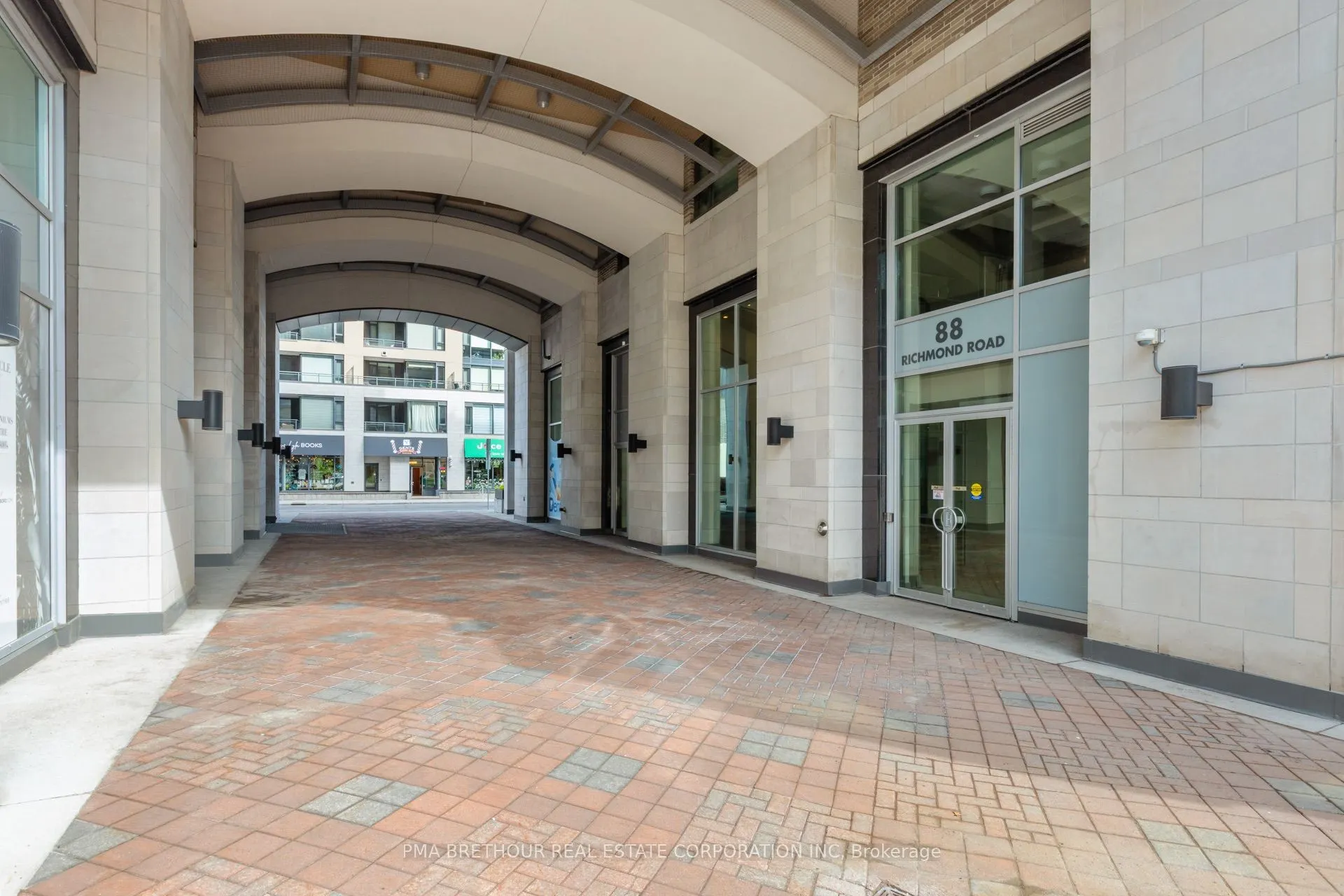 88 Richmond Road #606