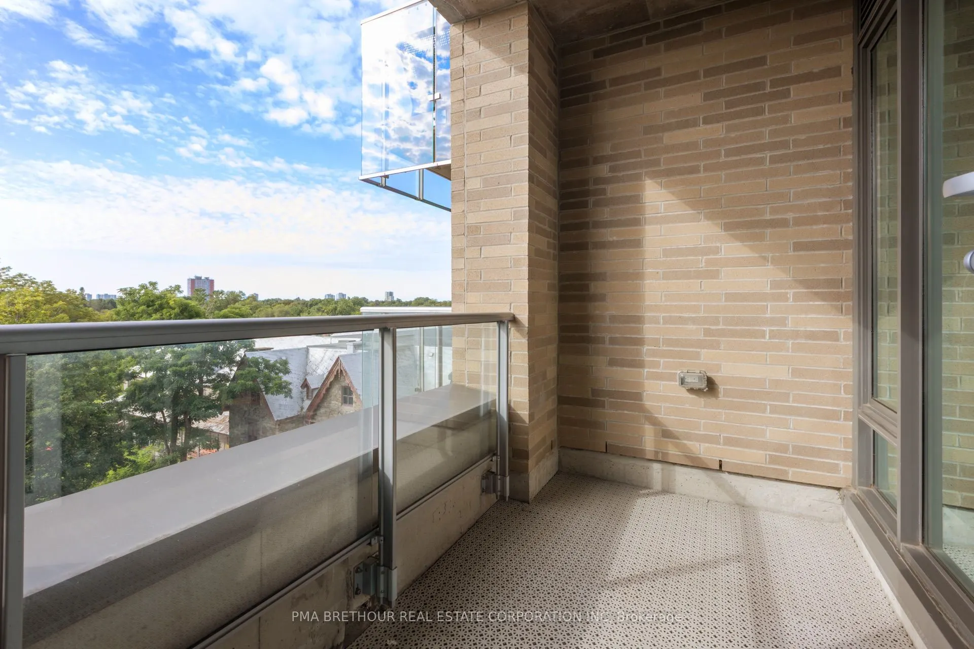 88 Richmond Road #606