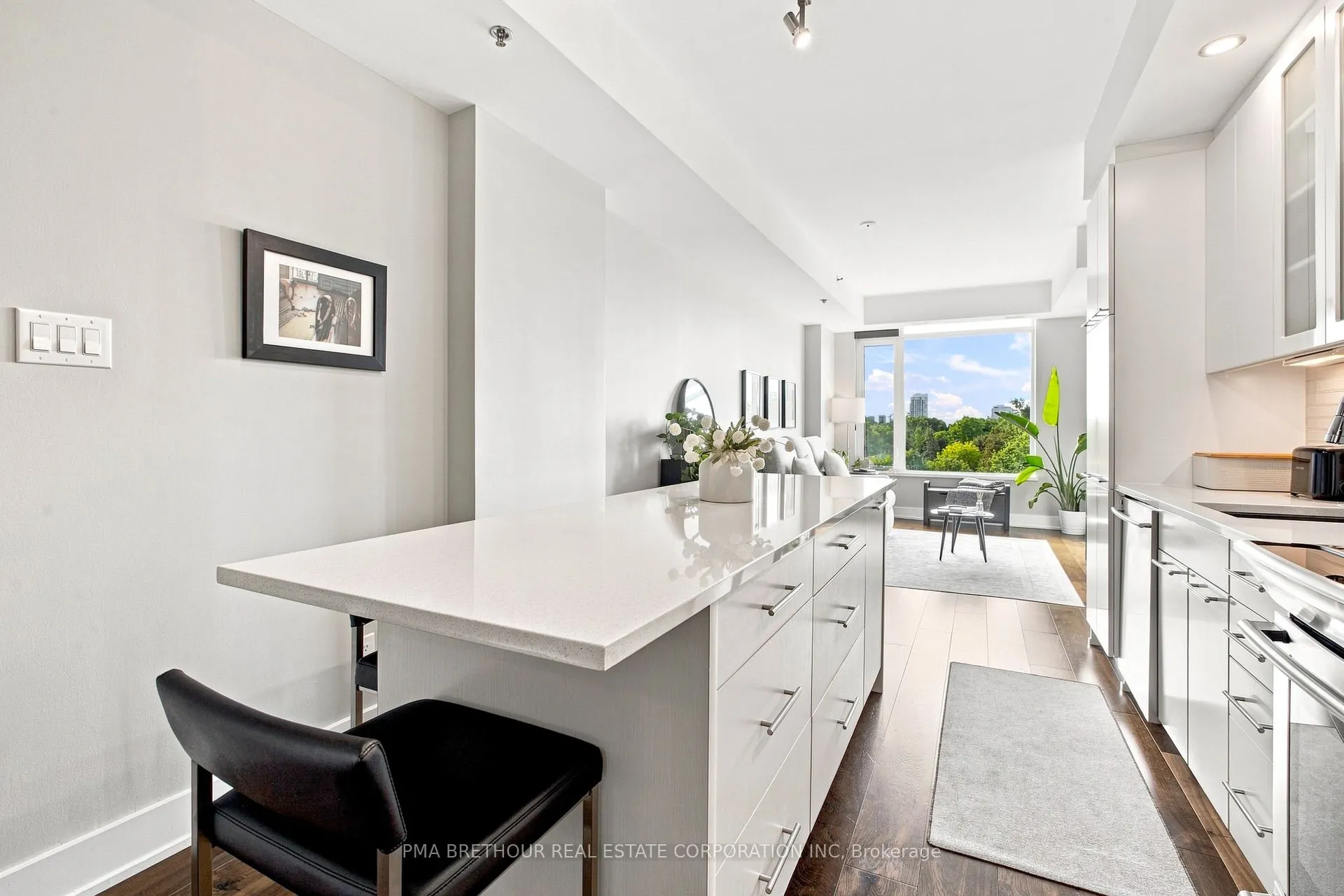 88 Richmond Road #606