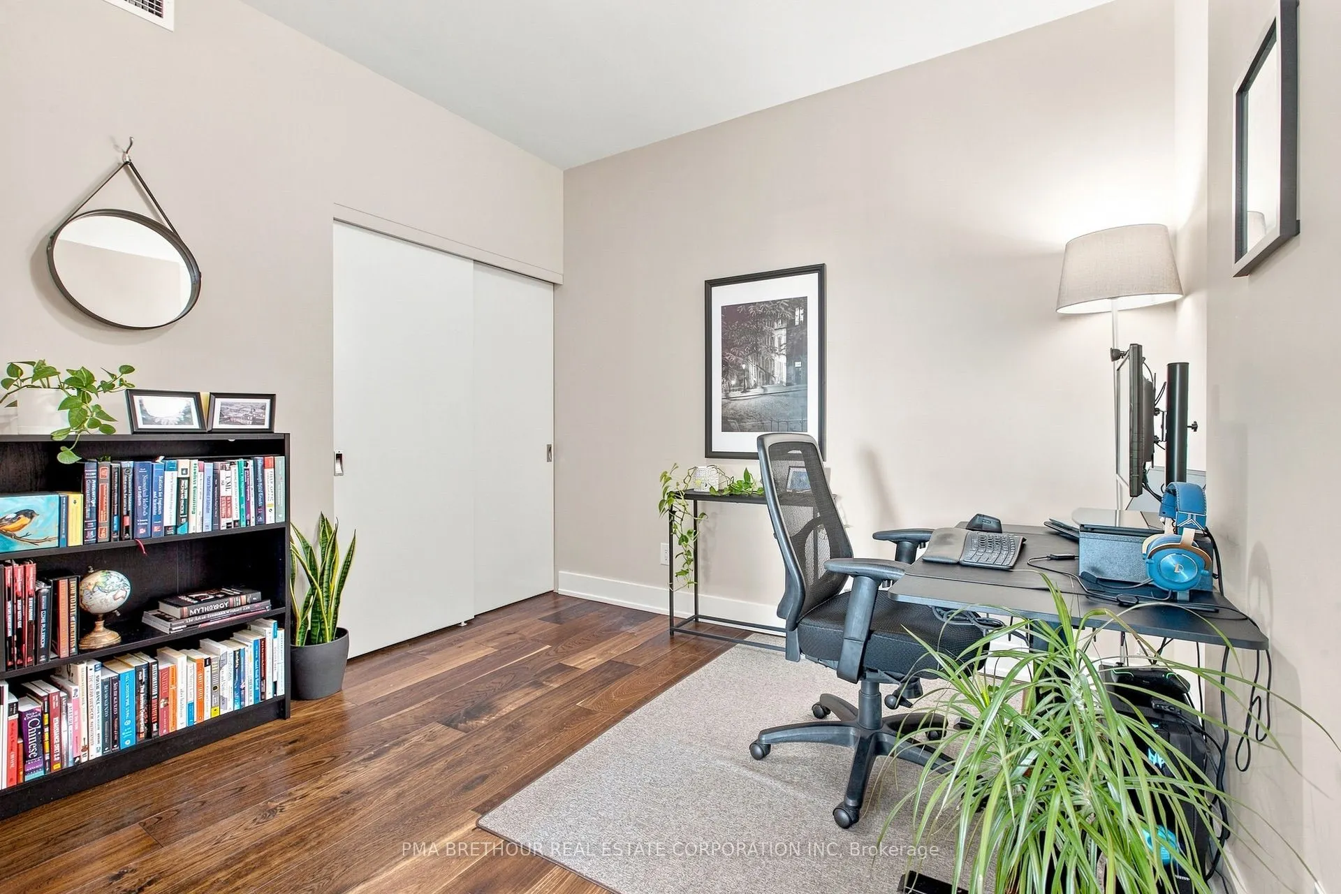 88 Richmond Road #606