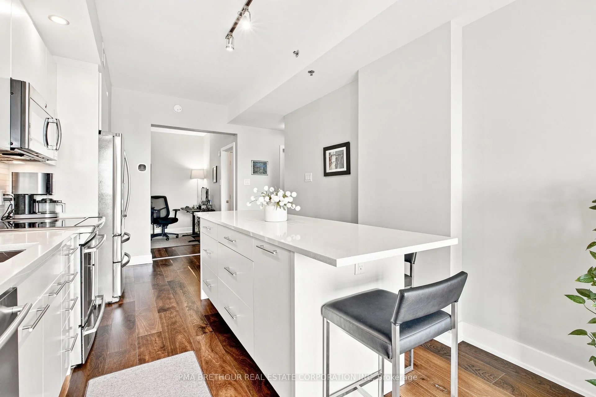 88 Richmond Road #606