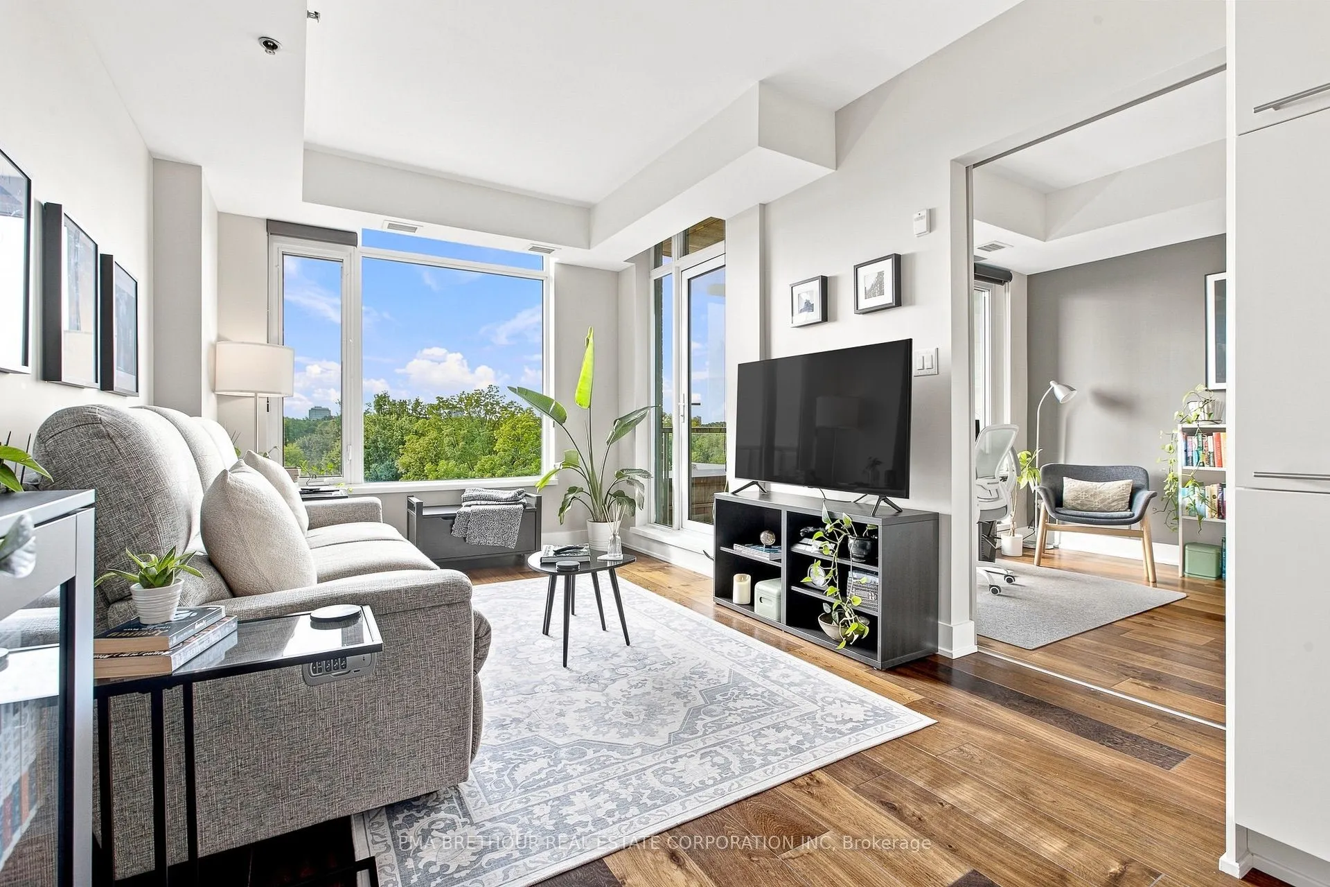 88 Richmond Road #606