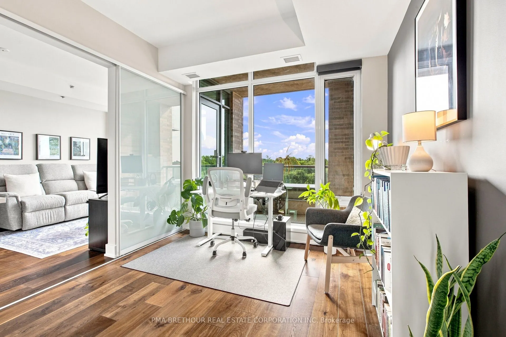 88 Richmond Road #606