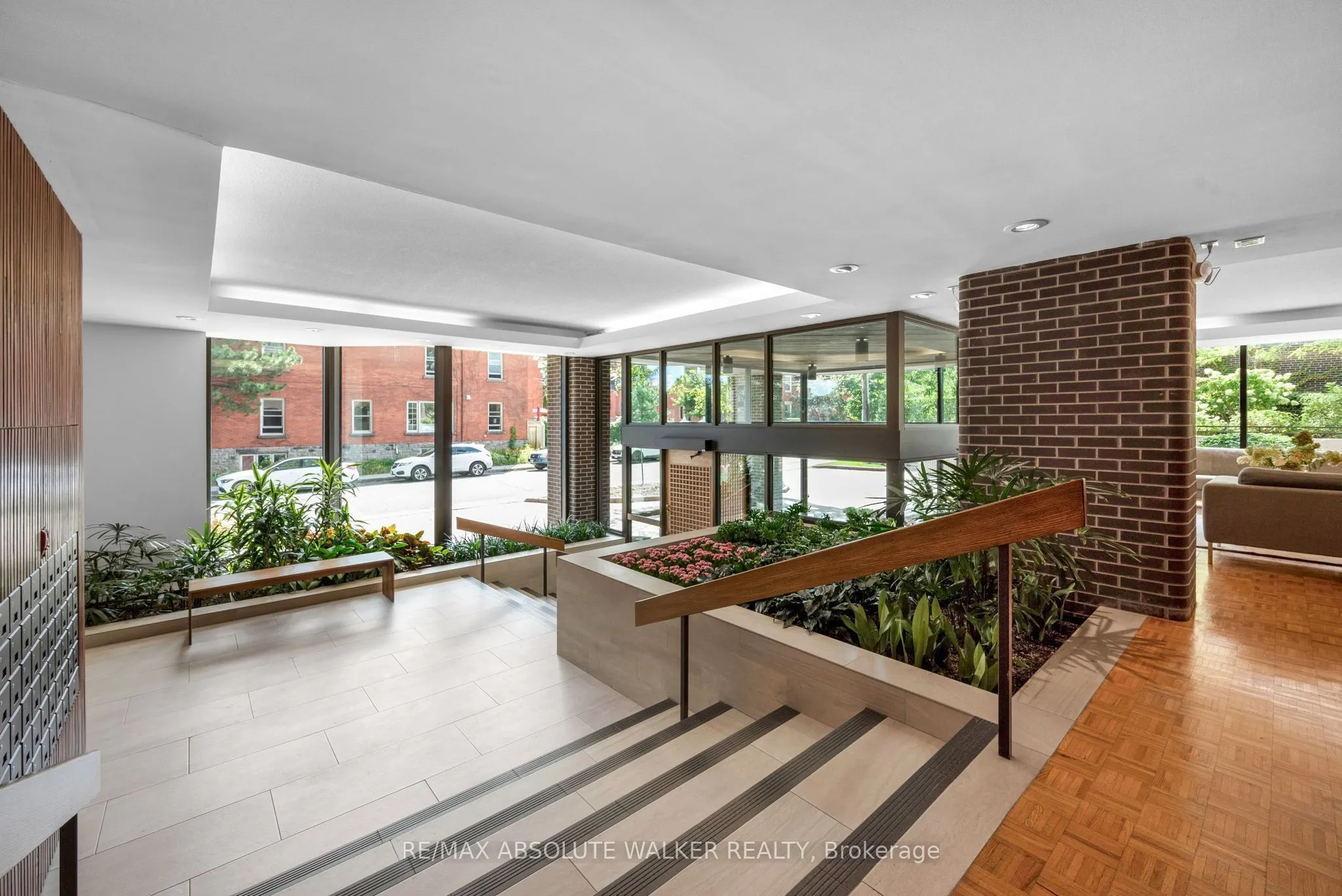 300 Queen Elizabeth Drive #9B