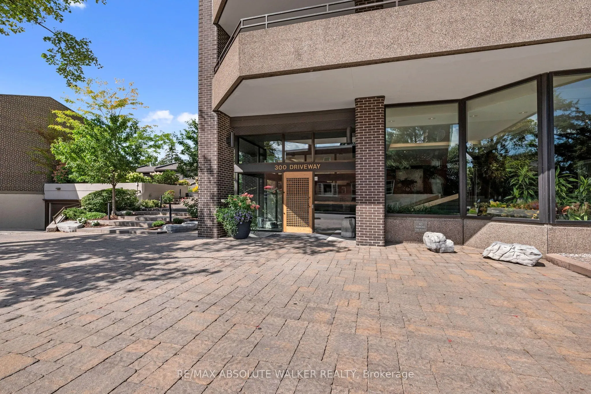 300 Queen Elizabeth Drive #9B