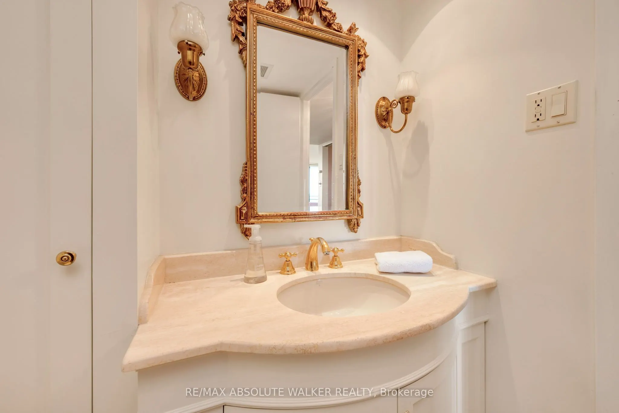 300 Queen Elizabeth Drive #9B