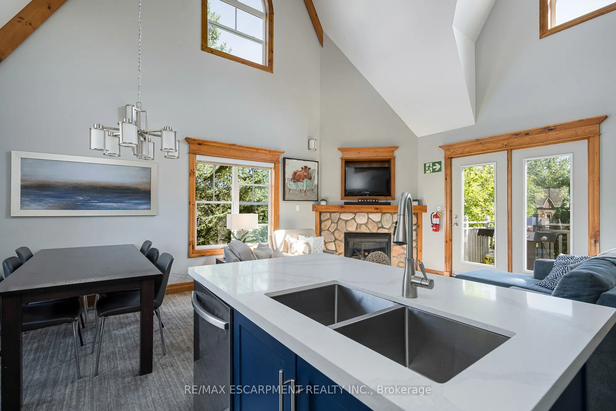 184 Snowbridge Way #207
