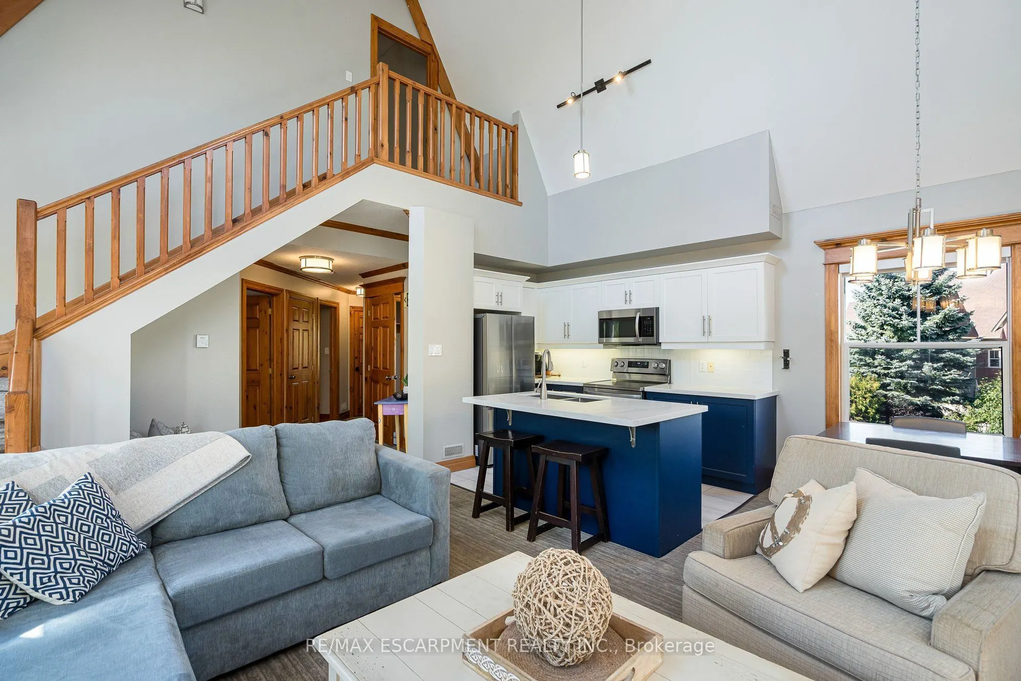 184 Snowbridge Way #207