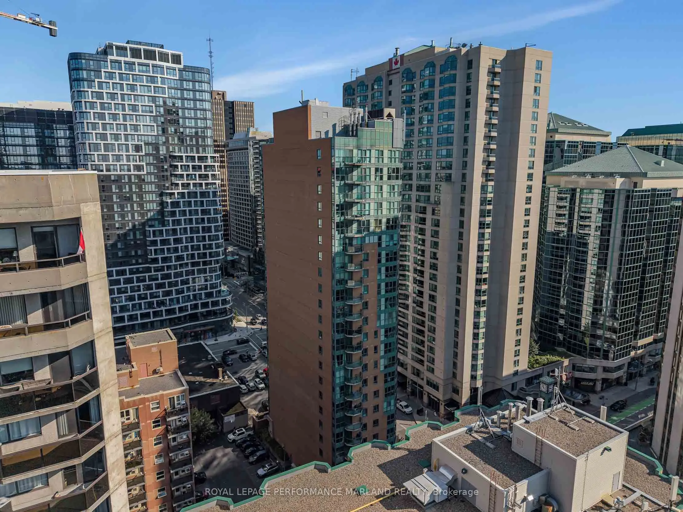 445 Laurier Avenue W #2203