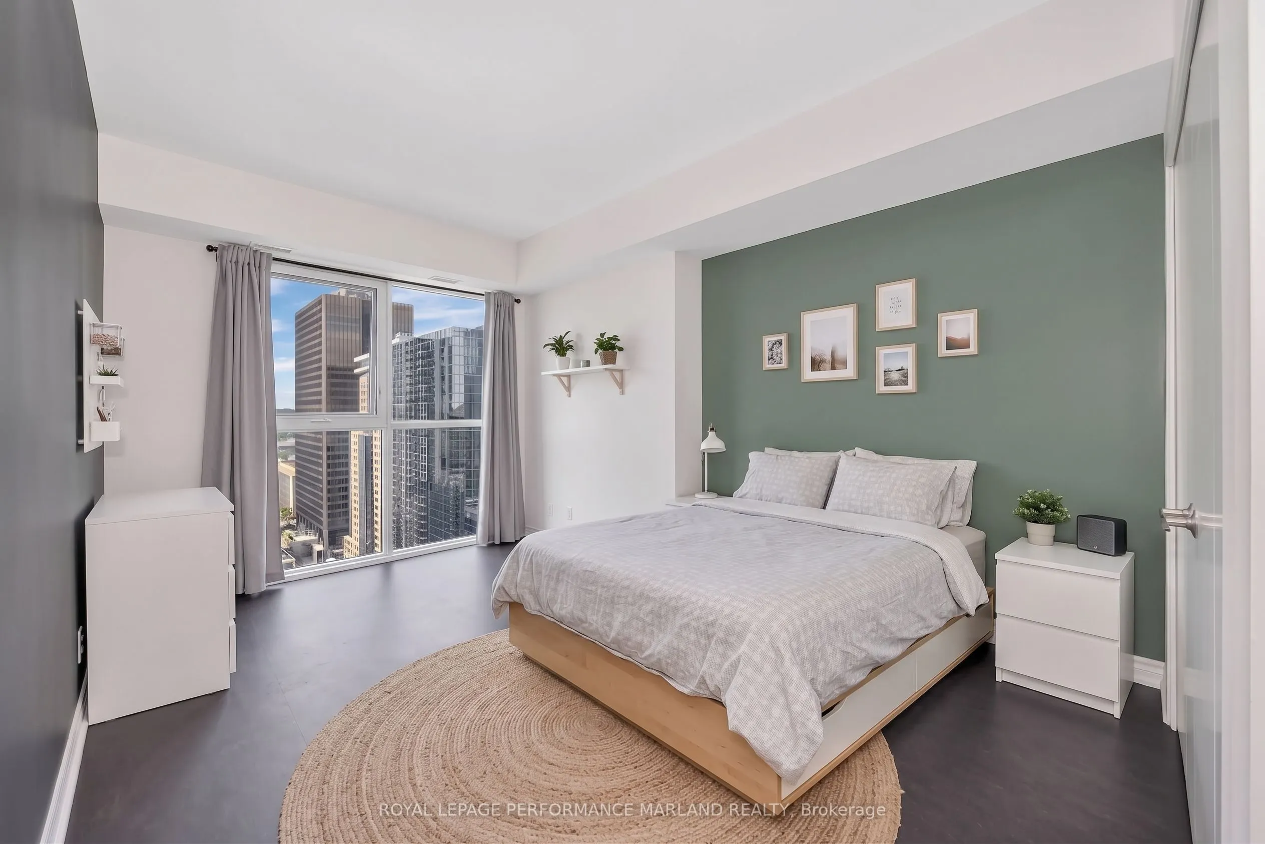 445 Laurier Avenue W #2203