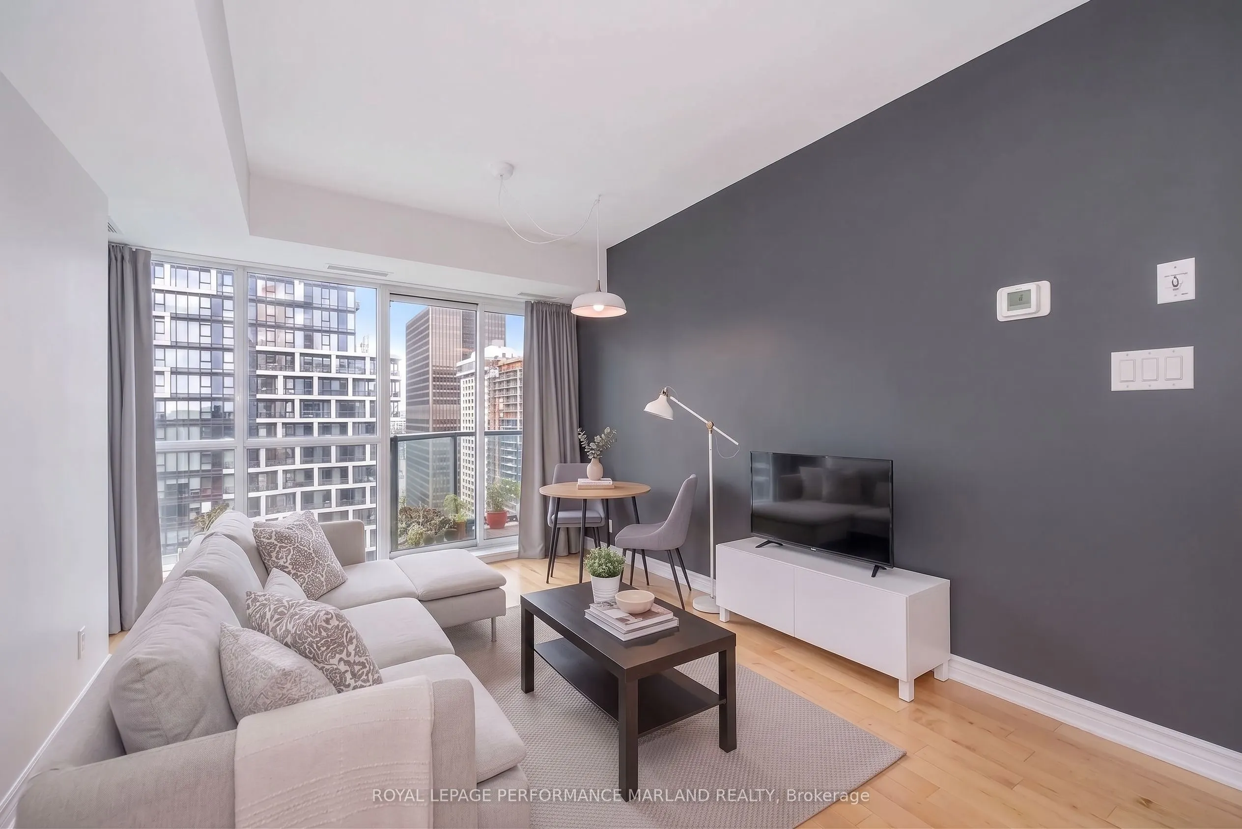 445 Laurier Avenue W #2203