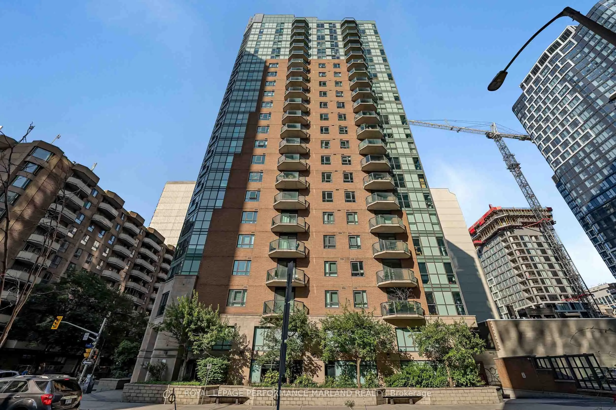 445 Laurier Avenue W #2203