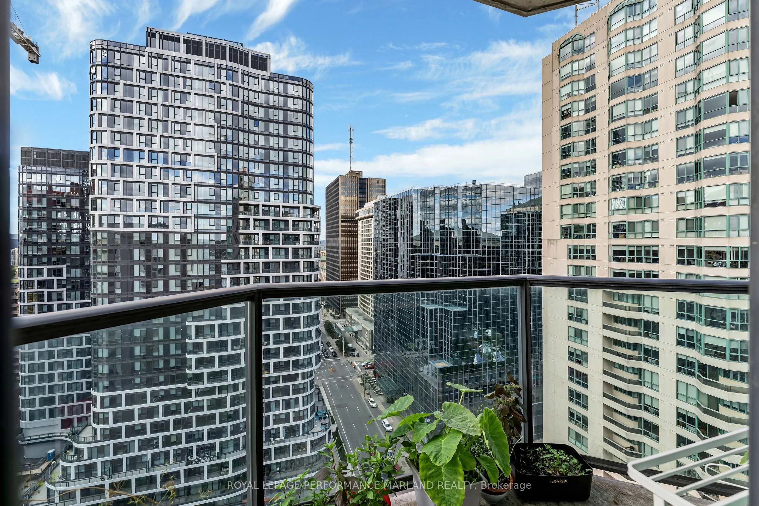 445 Laurier Avenue W #2203