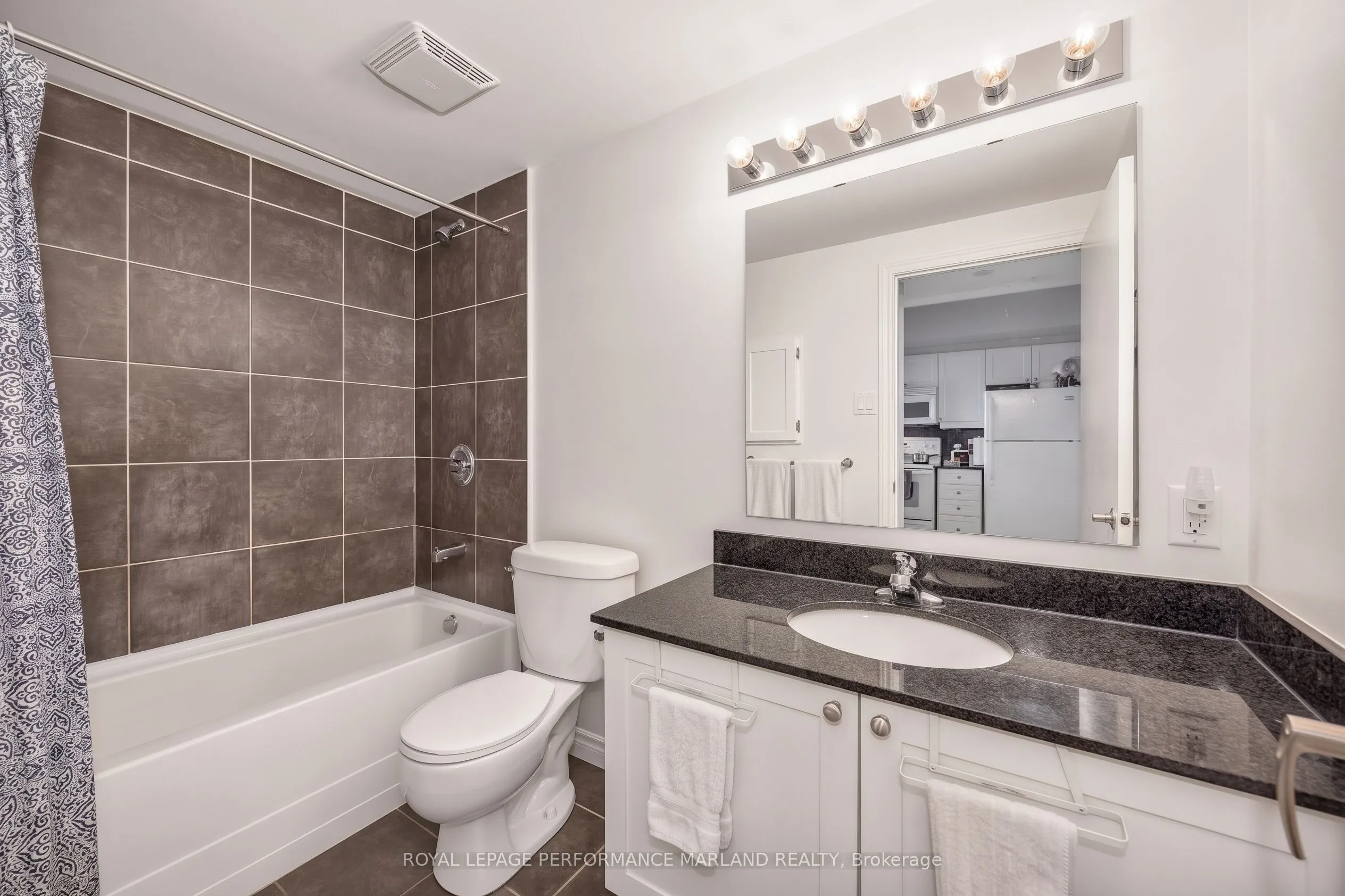 445 Laurier Avenue W #2203