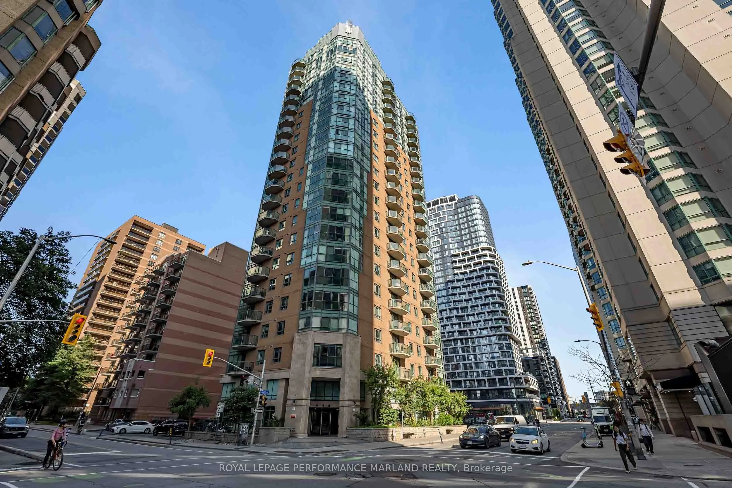445 Laurier Avenue W #2203