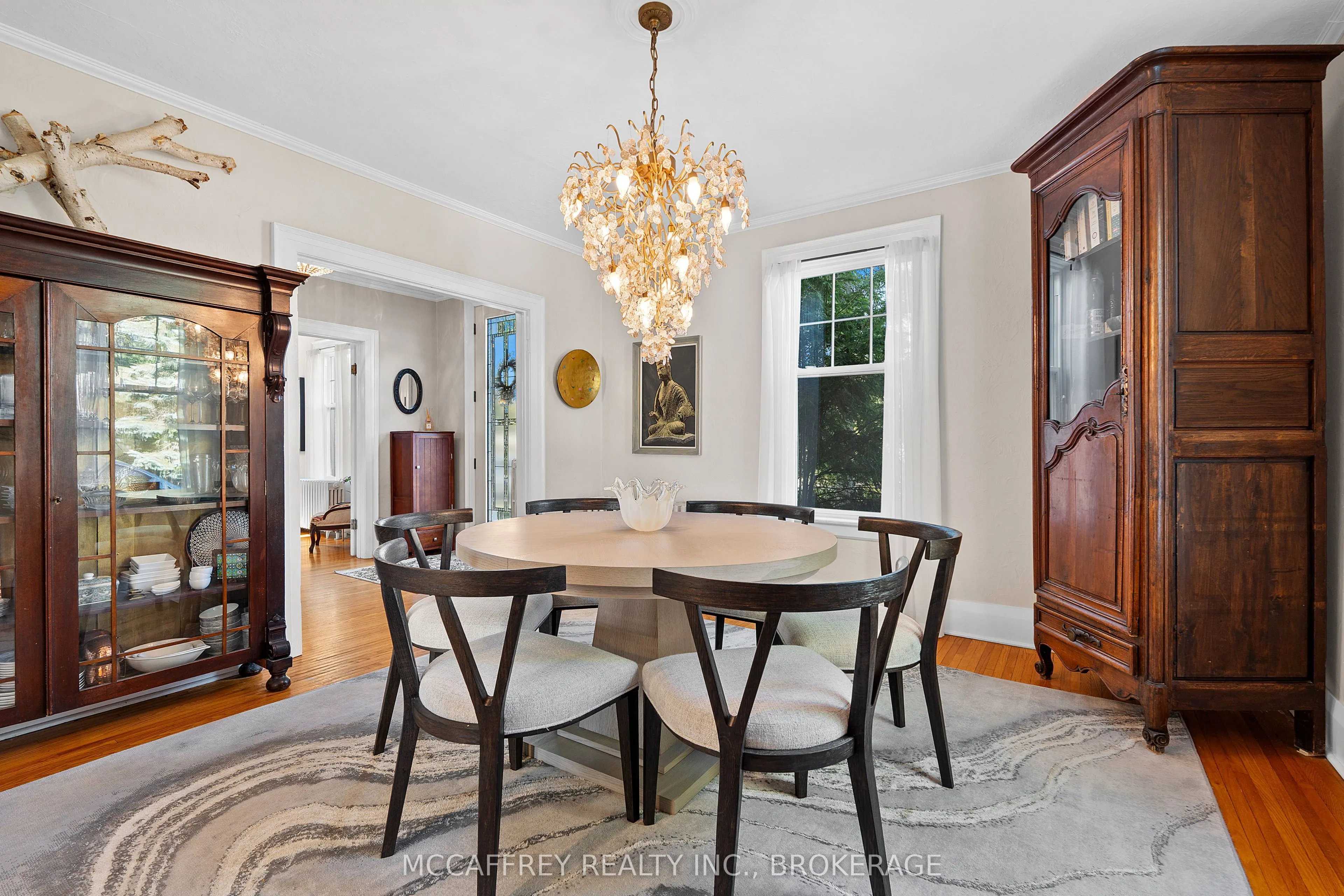 442 DUNDAS Street W