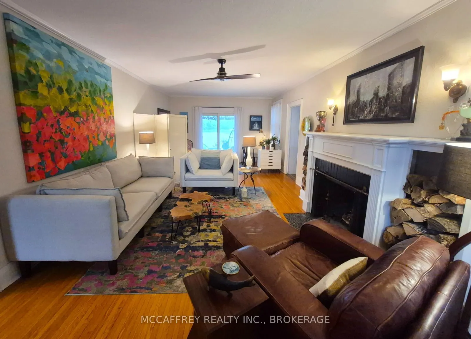 442 DUNDAS Street W