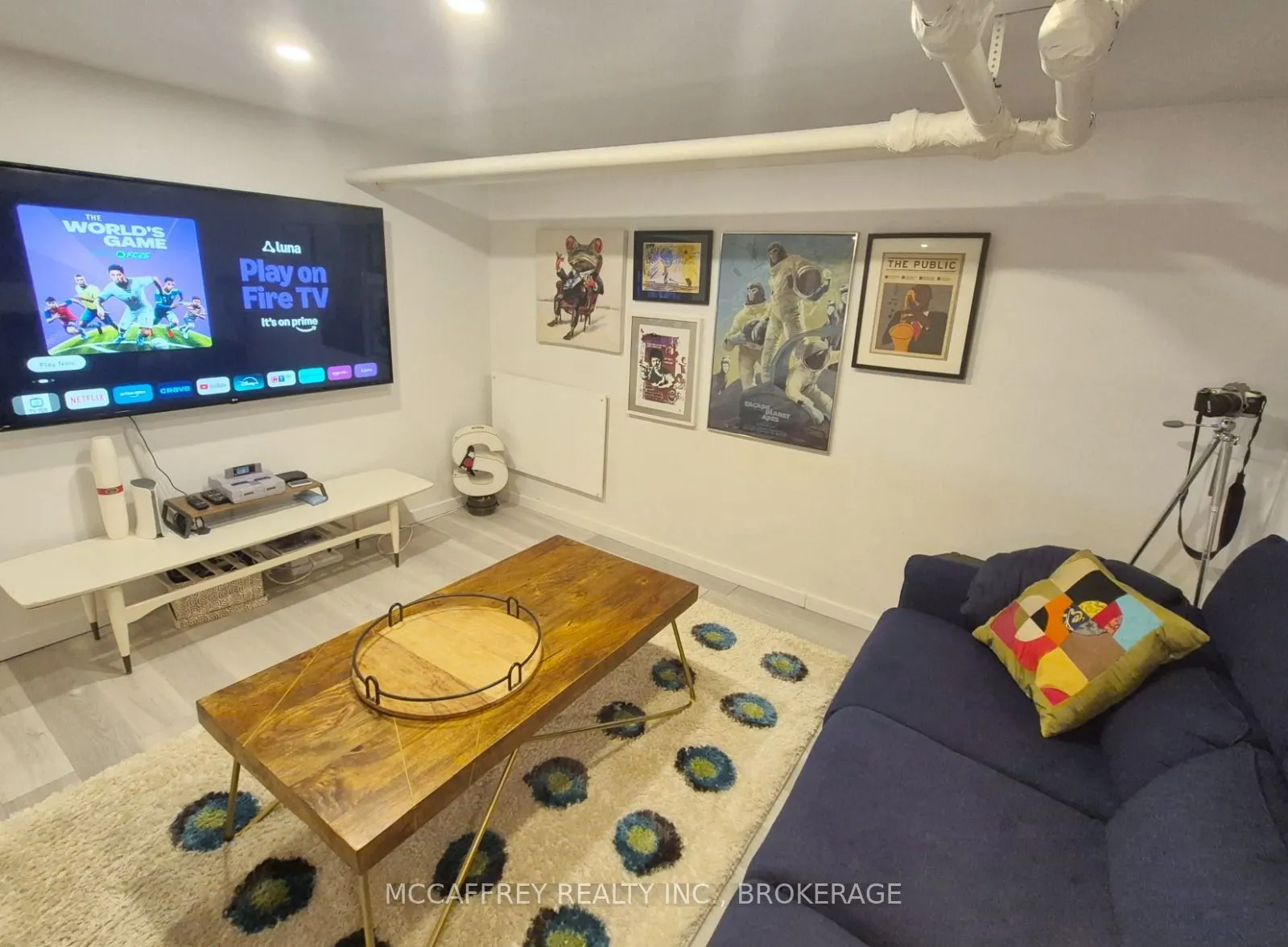 442 DUNDAS Street W