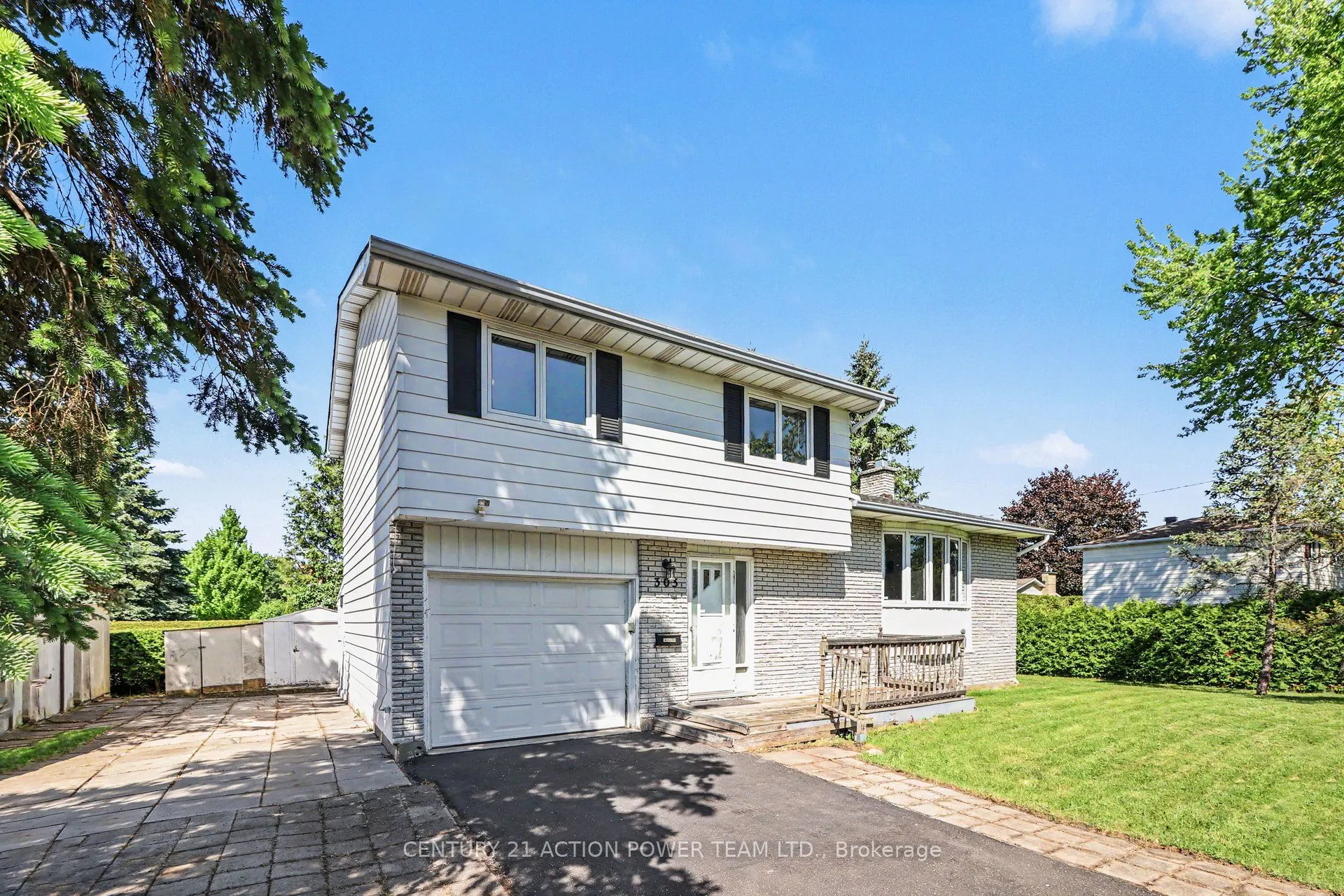 303 Hoylake Crescent