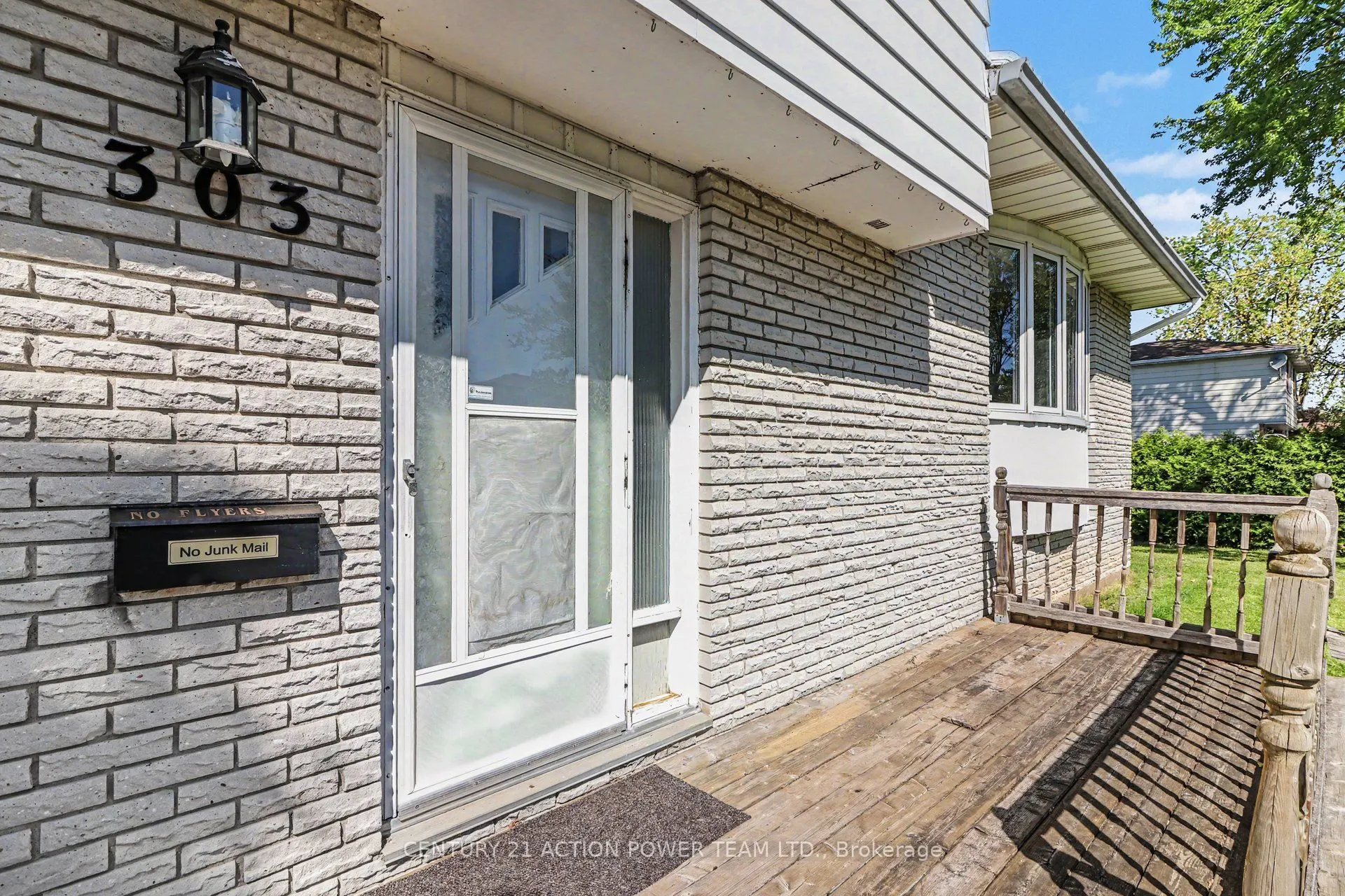 303 Hoylake Crescent